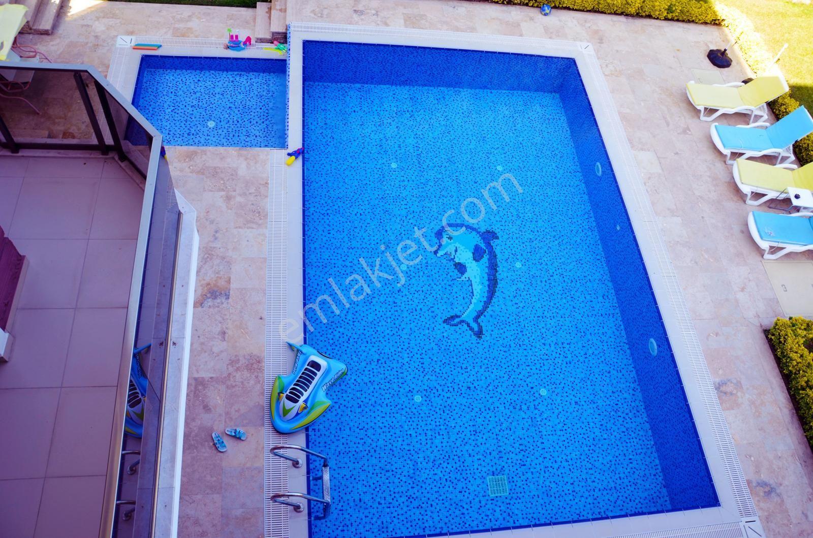 Kartepe'de Satılık 5+2 Köşe Başı Lüks Villa - Görsel 17