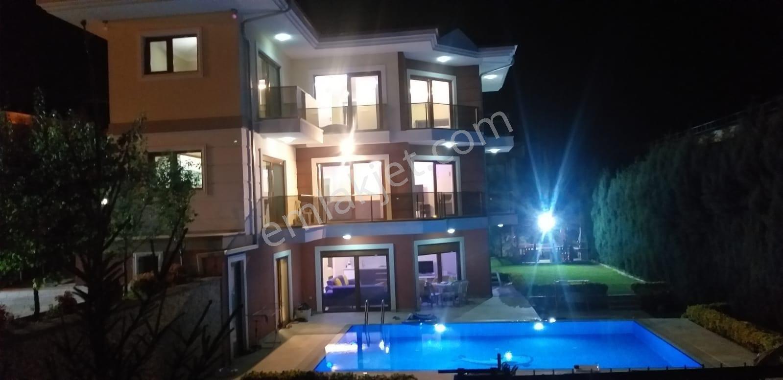 Kartepe'de Satılık 5+2 Köşe Başı Lüks Villa - Görsel 4