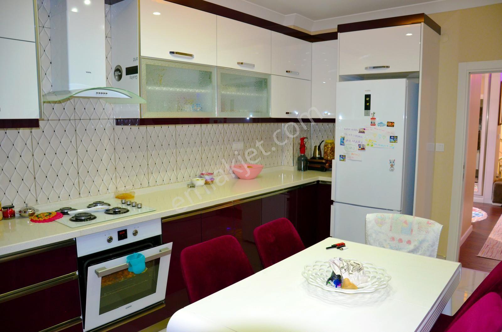 Kartepe'de Satılık 5+2 Köşe Başı Lüks Villa - Görsel 23