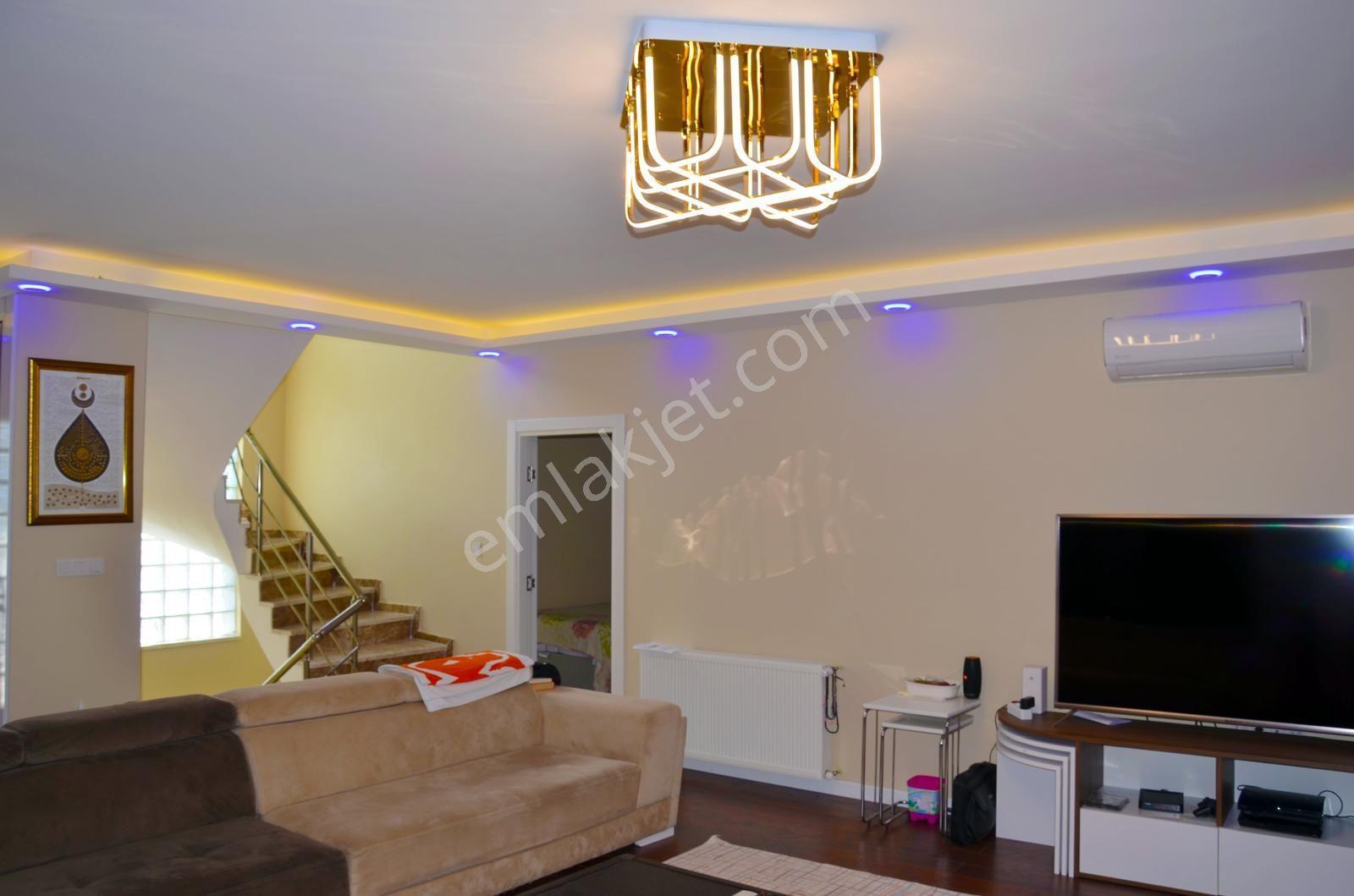 Kartepe'de Satılık 5+2 Köşe Başı Lüks Villa - Görsel 22