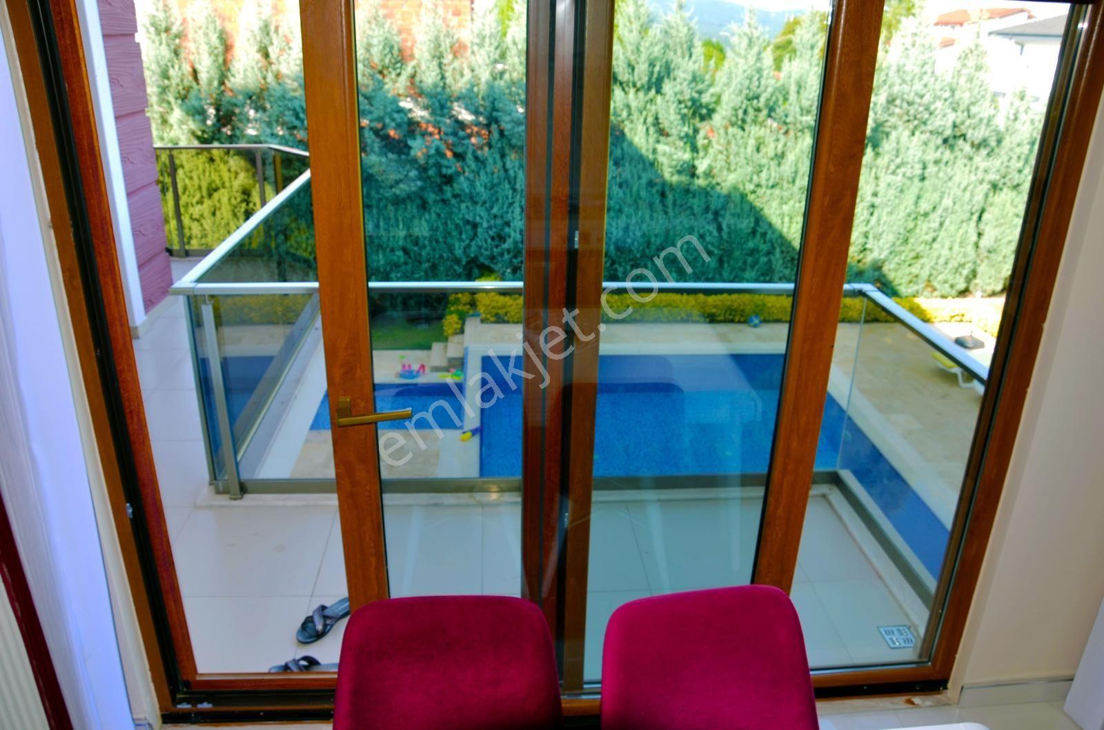 Kartepe'de Satılık 5+2 Köşe Başı Lüks Villa - Görsel 21
