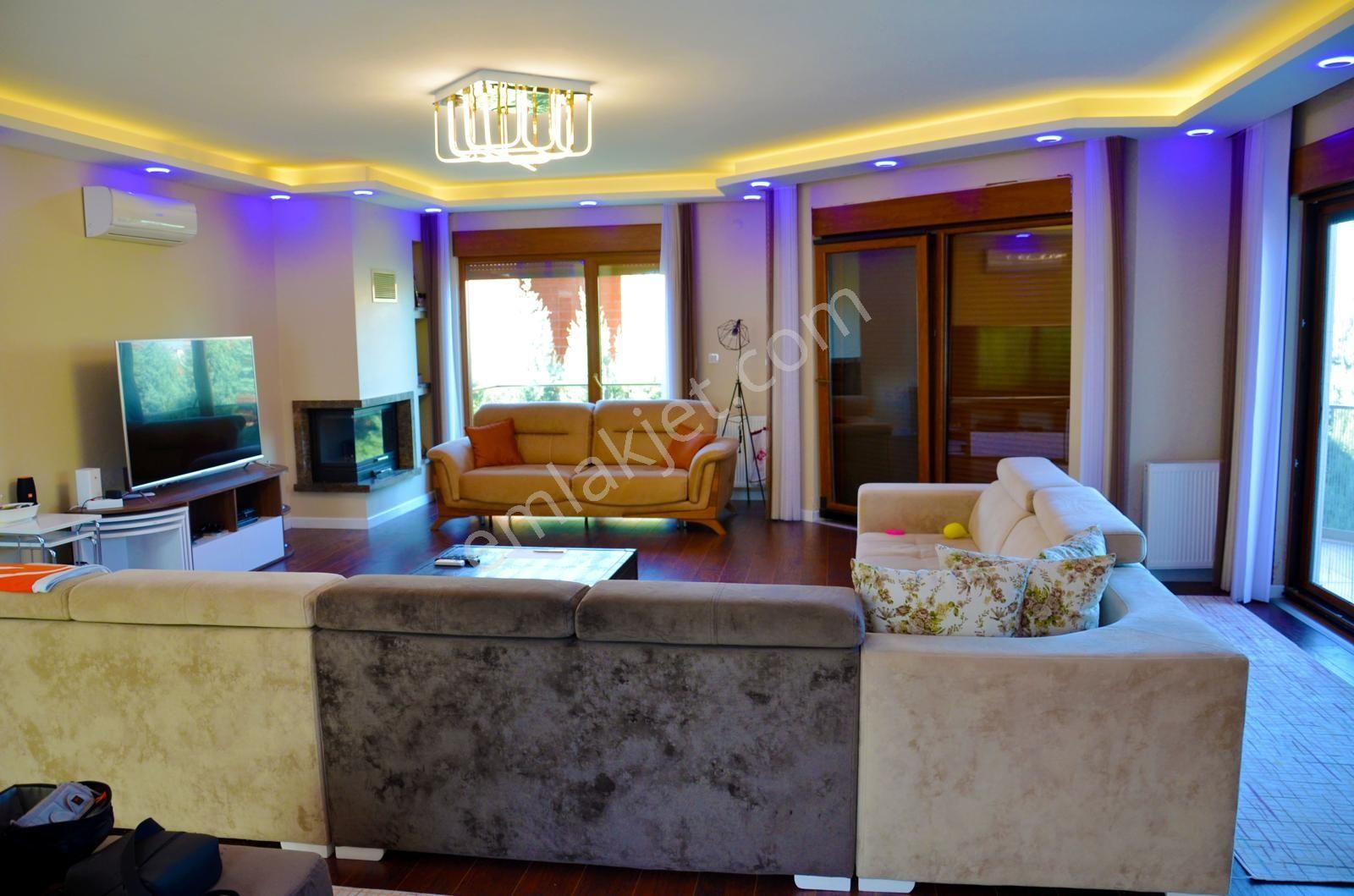 Kartepe'de Satılık 5+2 Köşe Başı Lüks Villa - Görsel 26