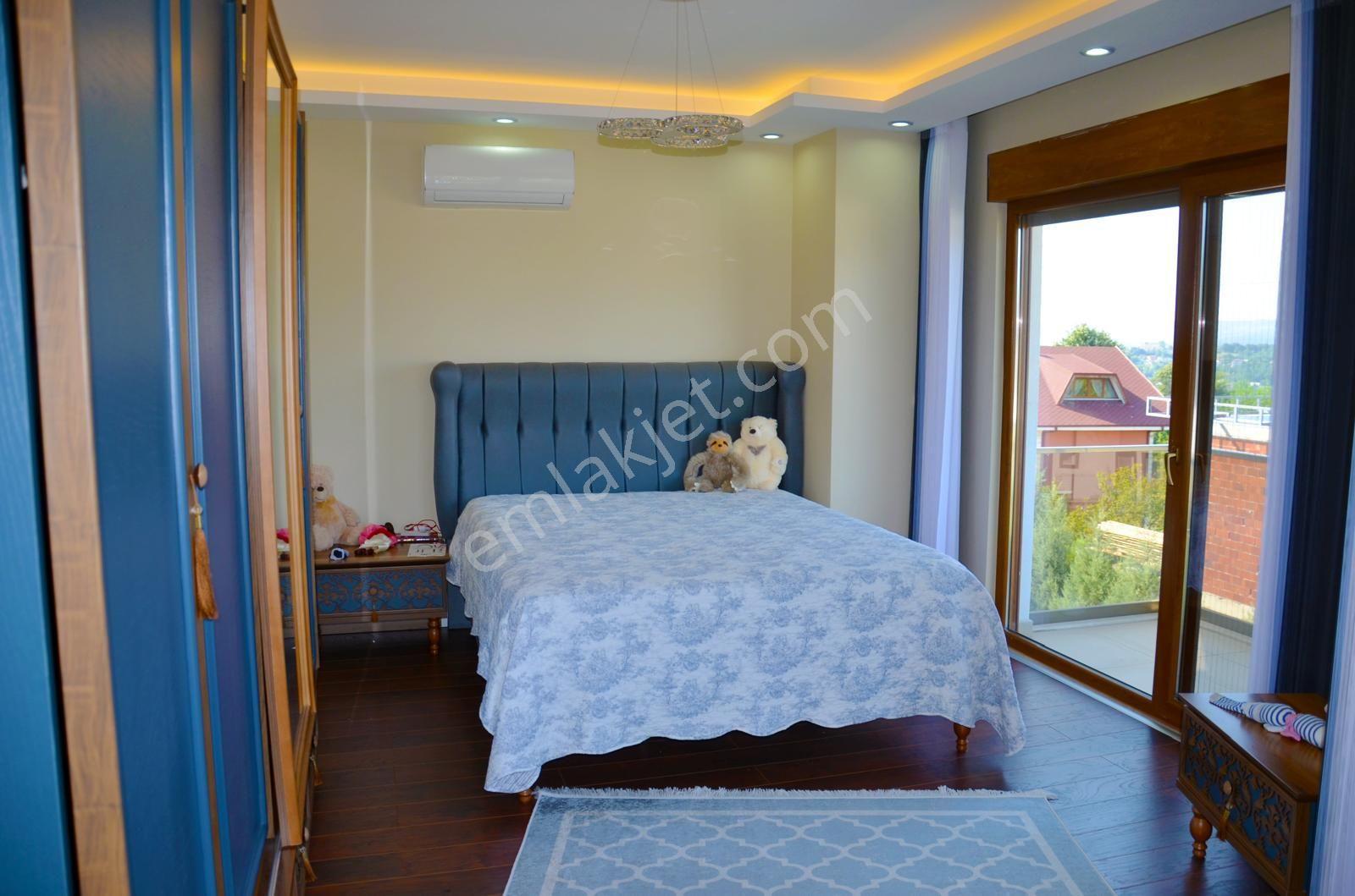 Kartepe'de Satılık 5+2 Köşe Başı Lüks Villa - Görsel 16