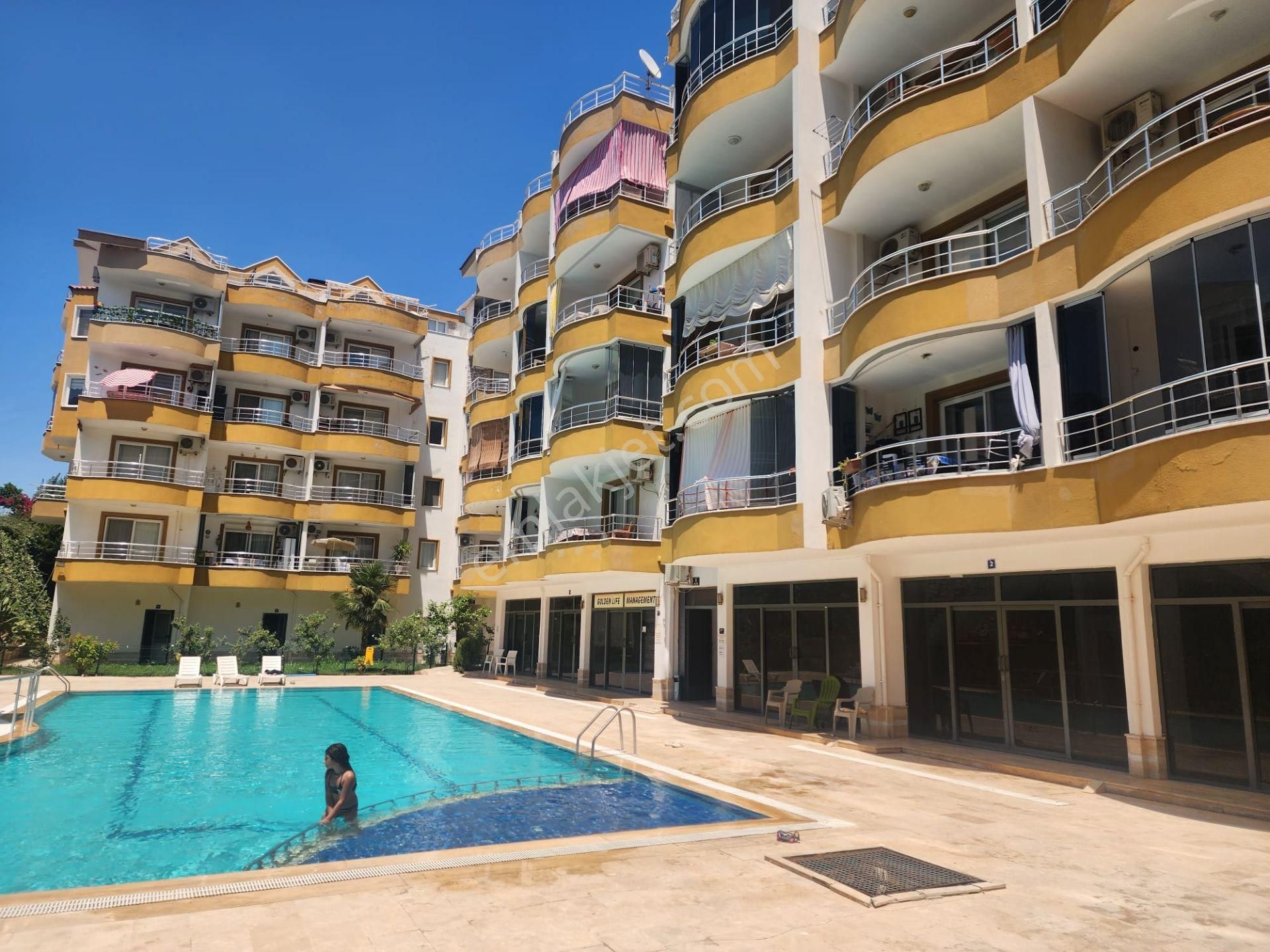 Didim Çamlık Mahallesinde Denize 300 Metre Havuzlu Site İçinde Eşyalı Satılık 2+1 Daire