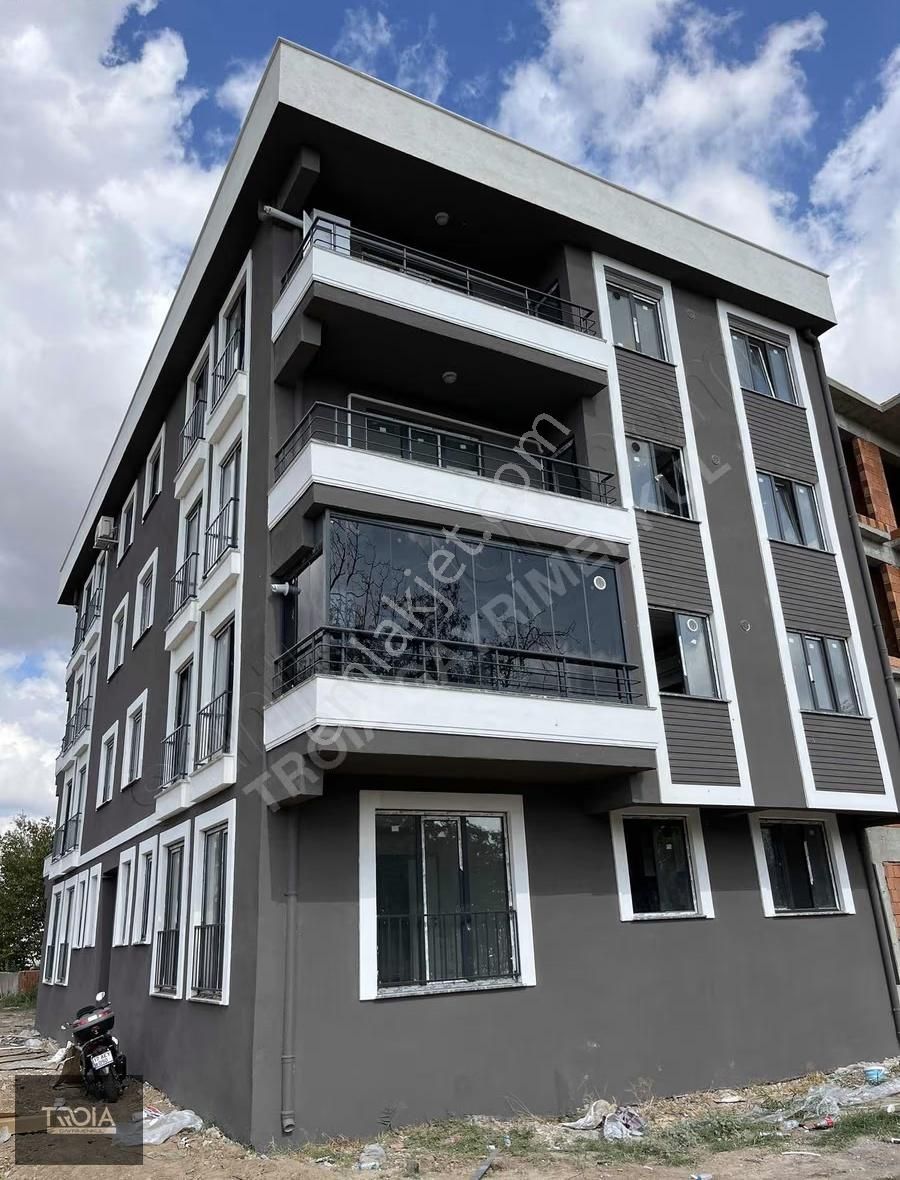 Ezine Cumhuriyet Mahallesinde 2+1 Kapalı Mutfak Sıfır Daire - Görsel 6