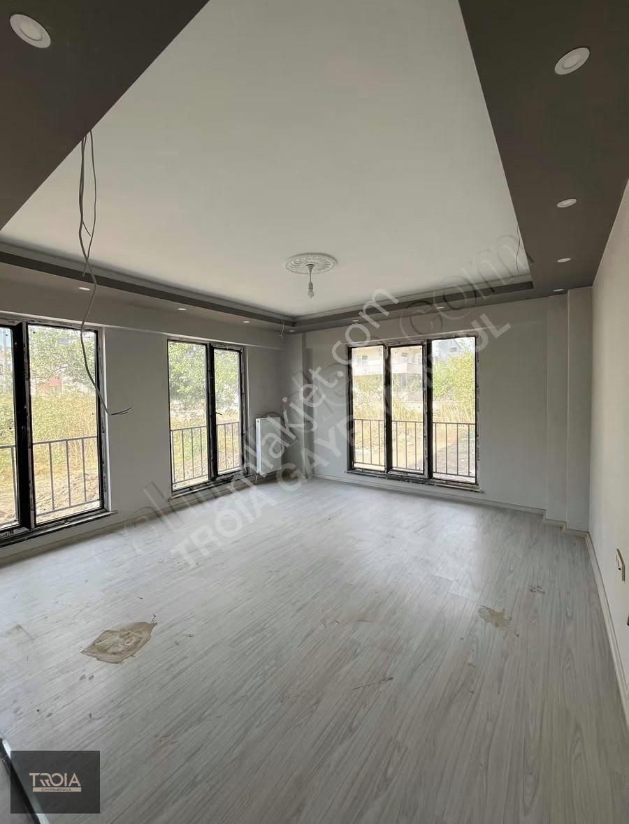 Ezine Cumhuriyet Mahallesinde 2+1 Kapalı Mutfak Sıfır Daire - Görsel 9