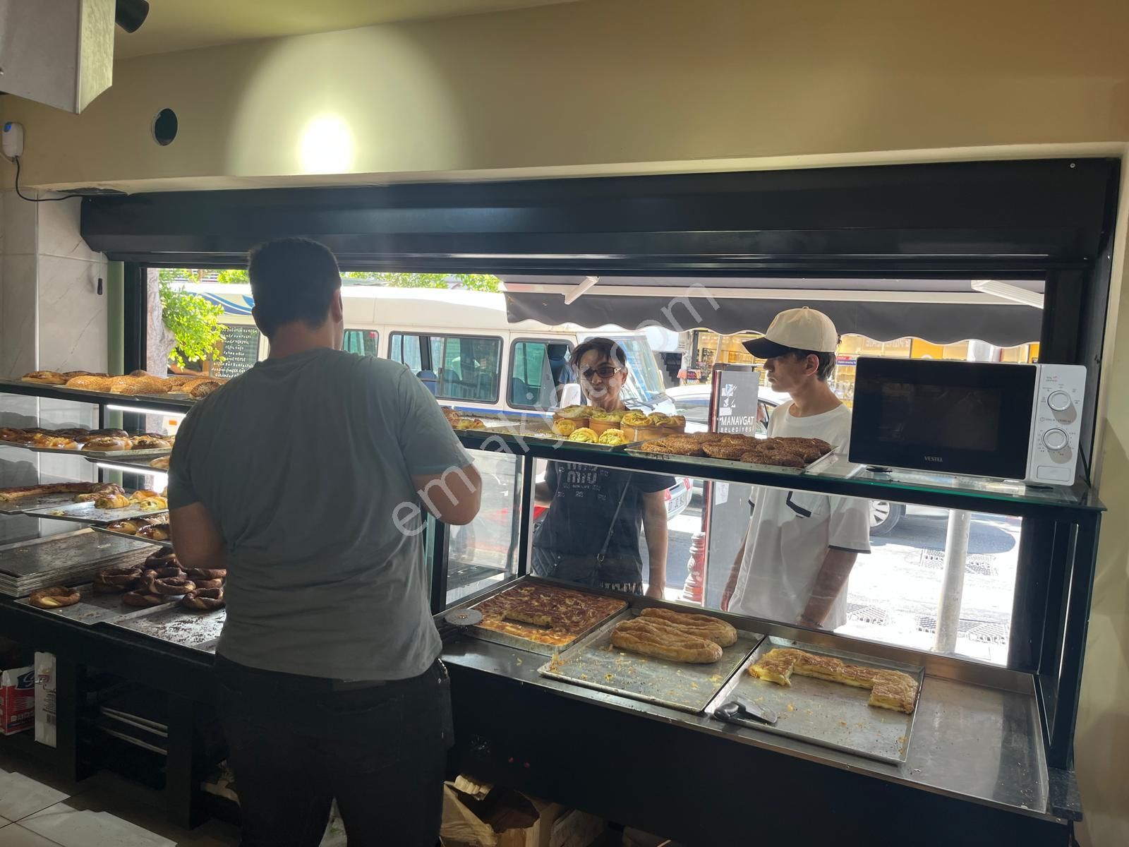 Tümbüller Yapı Gayrimenkul'den – Ana Cadde'de İki Katlı Simit Kafe & Pastane - Görsel 3