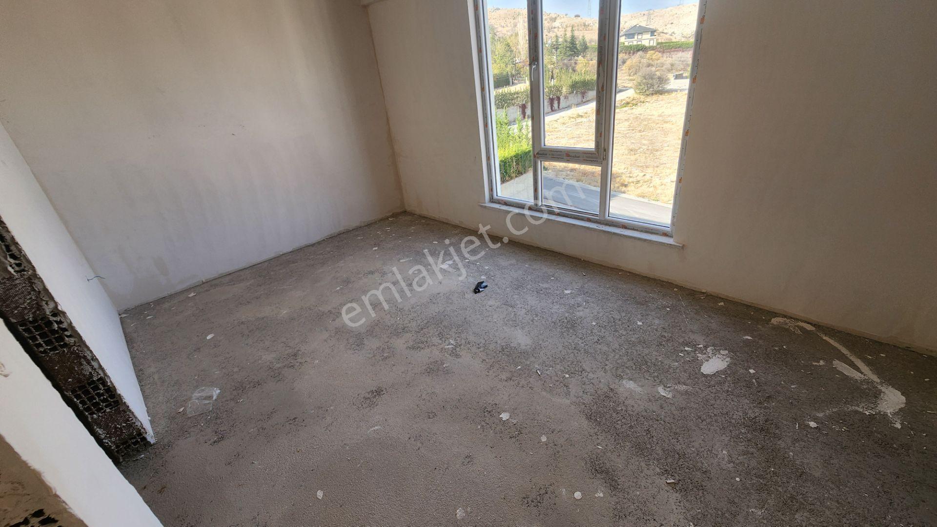 Karaca'dan Beybes'te Sıfır 7+1 Tribleks Villa - Görsel 12