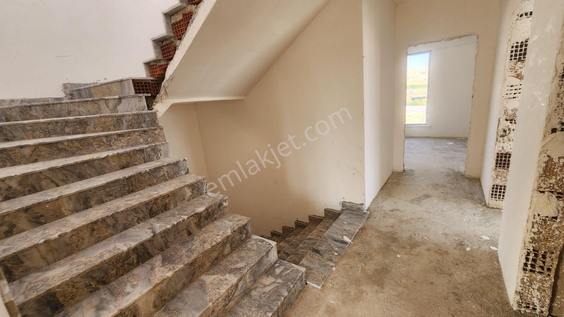 Karaca'dan Beybes'te Sıfır 7+1 Tribleks Villa - Görsel 15