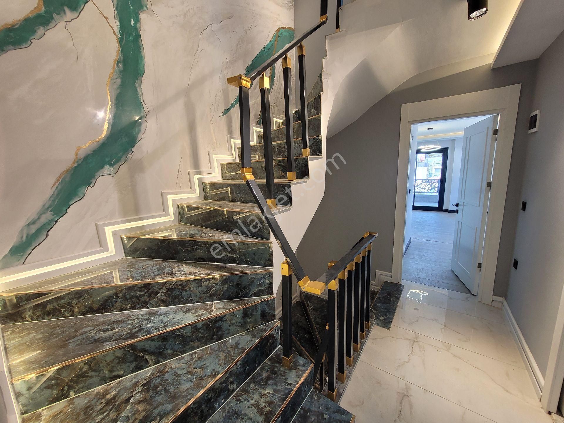 Güre'de Denize 50m 4+1 Villa - Görsel 21