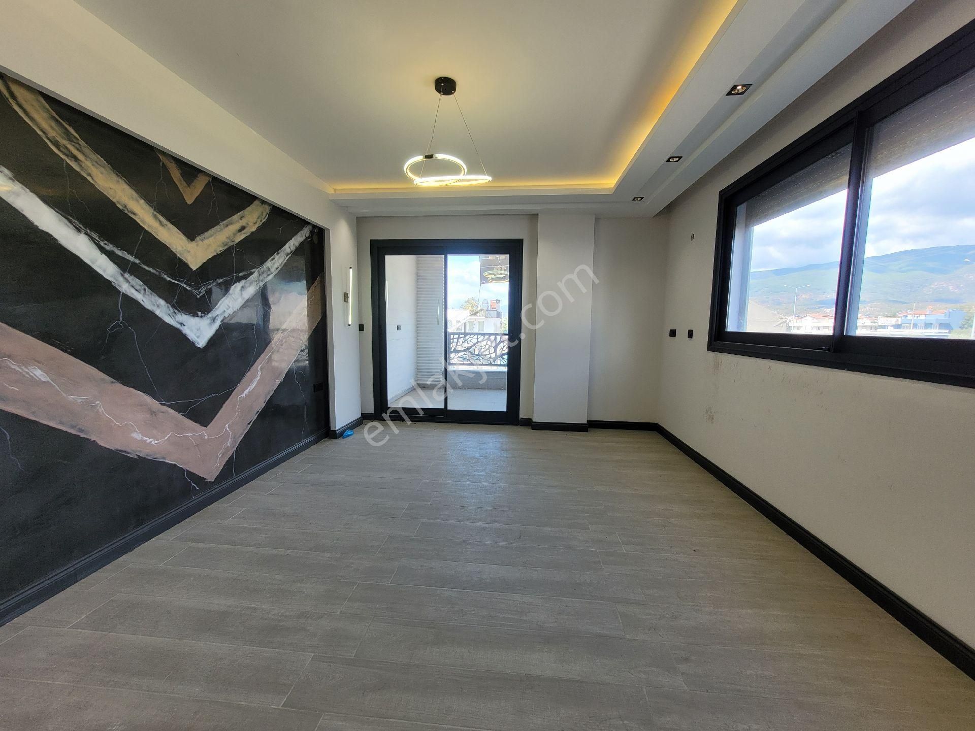 Güre'de Denize 50m 4+1 Villa - Görsel 13