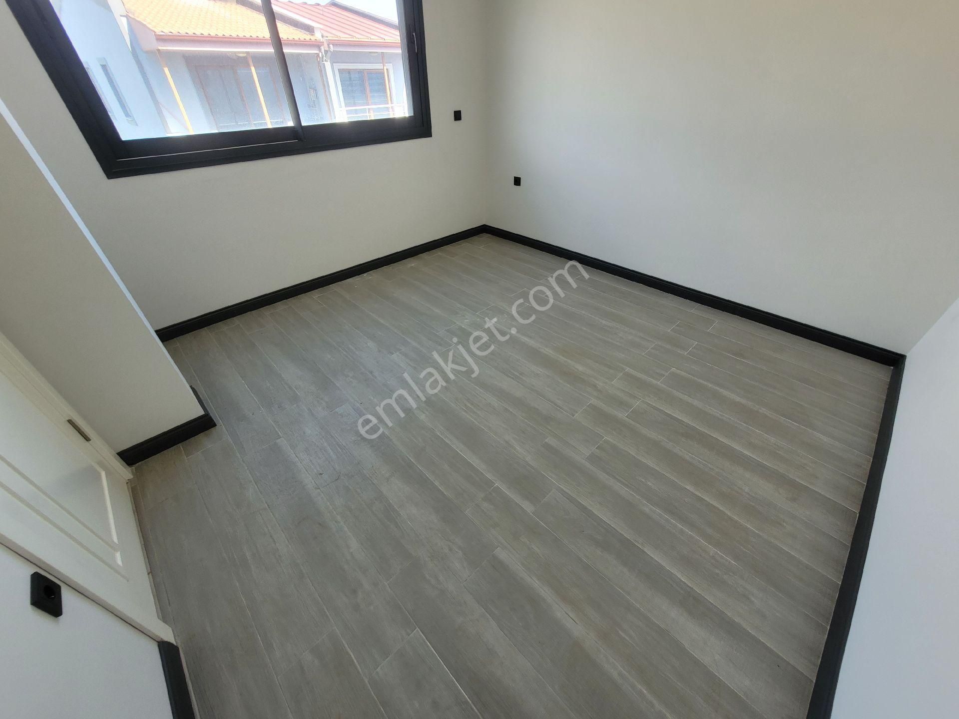 Güre'de Denize 50m 4+1 Villa - Görsel 24