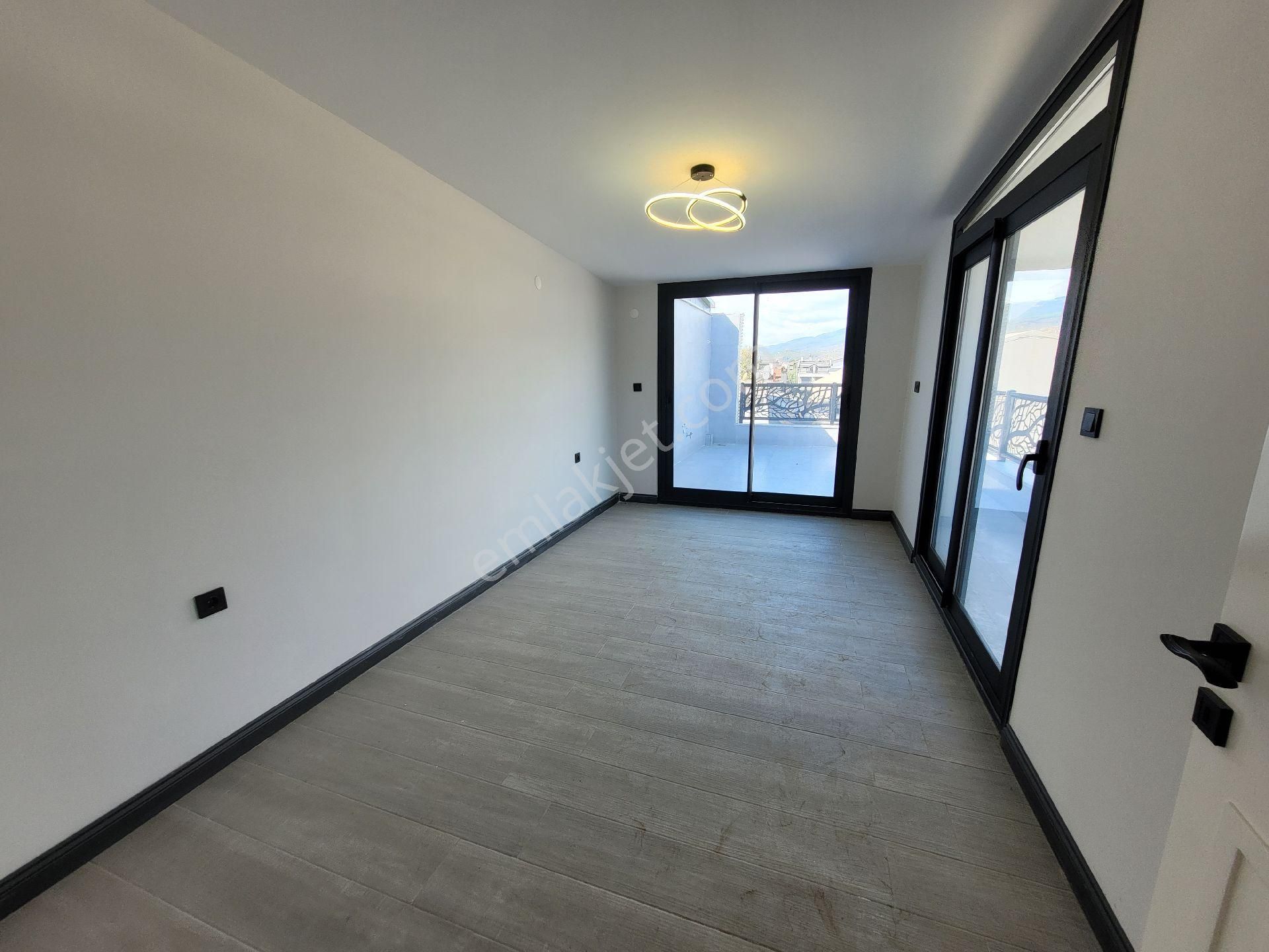 Güre'de Denize 50m 4+1 Villa - Görsel 22