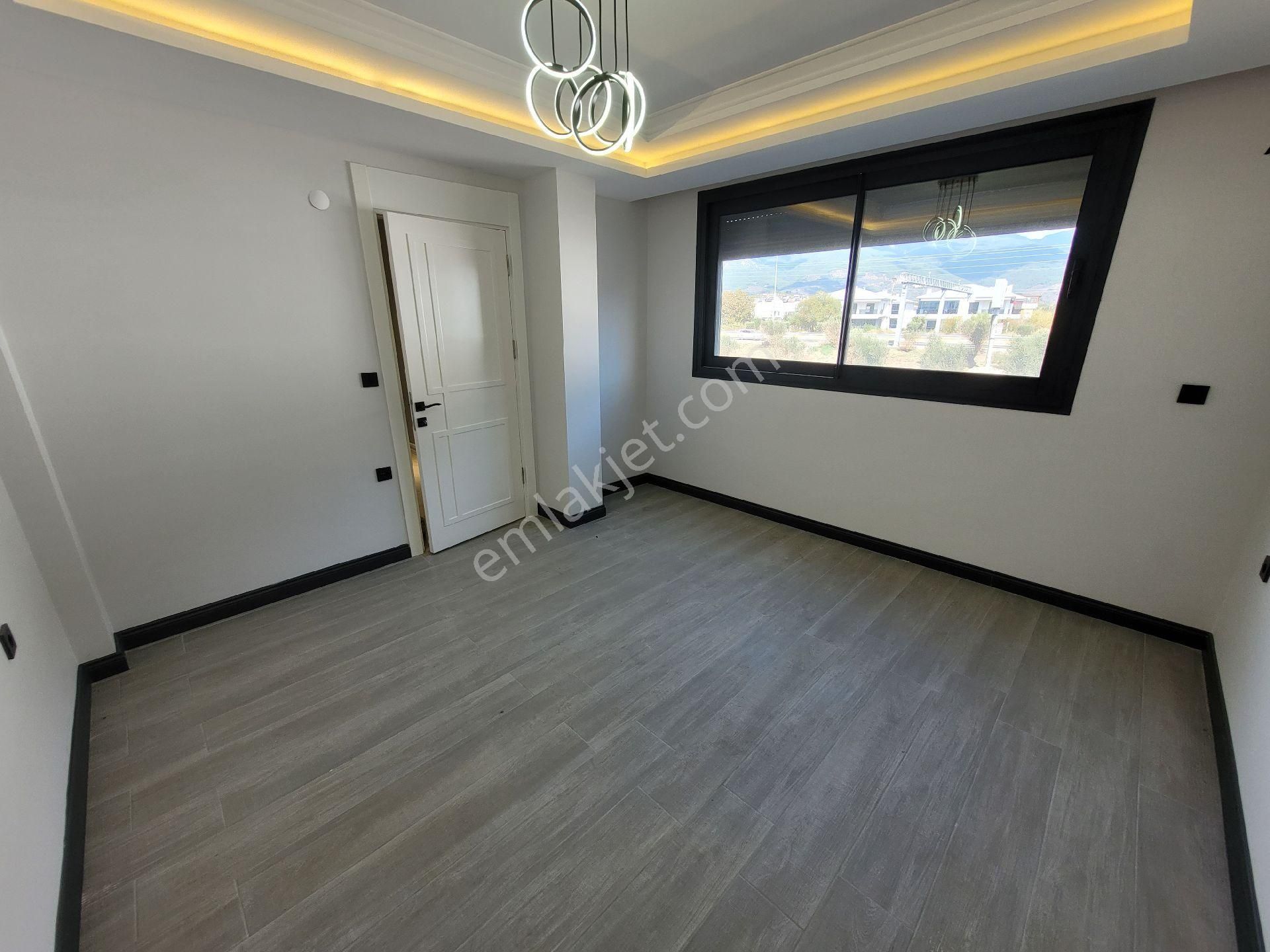 Güre'de Denize 50m 4+1 Villa - Görsel 18