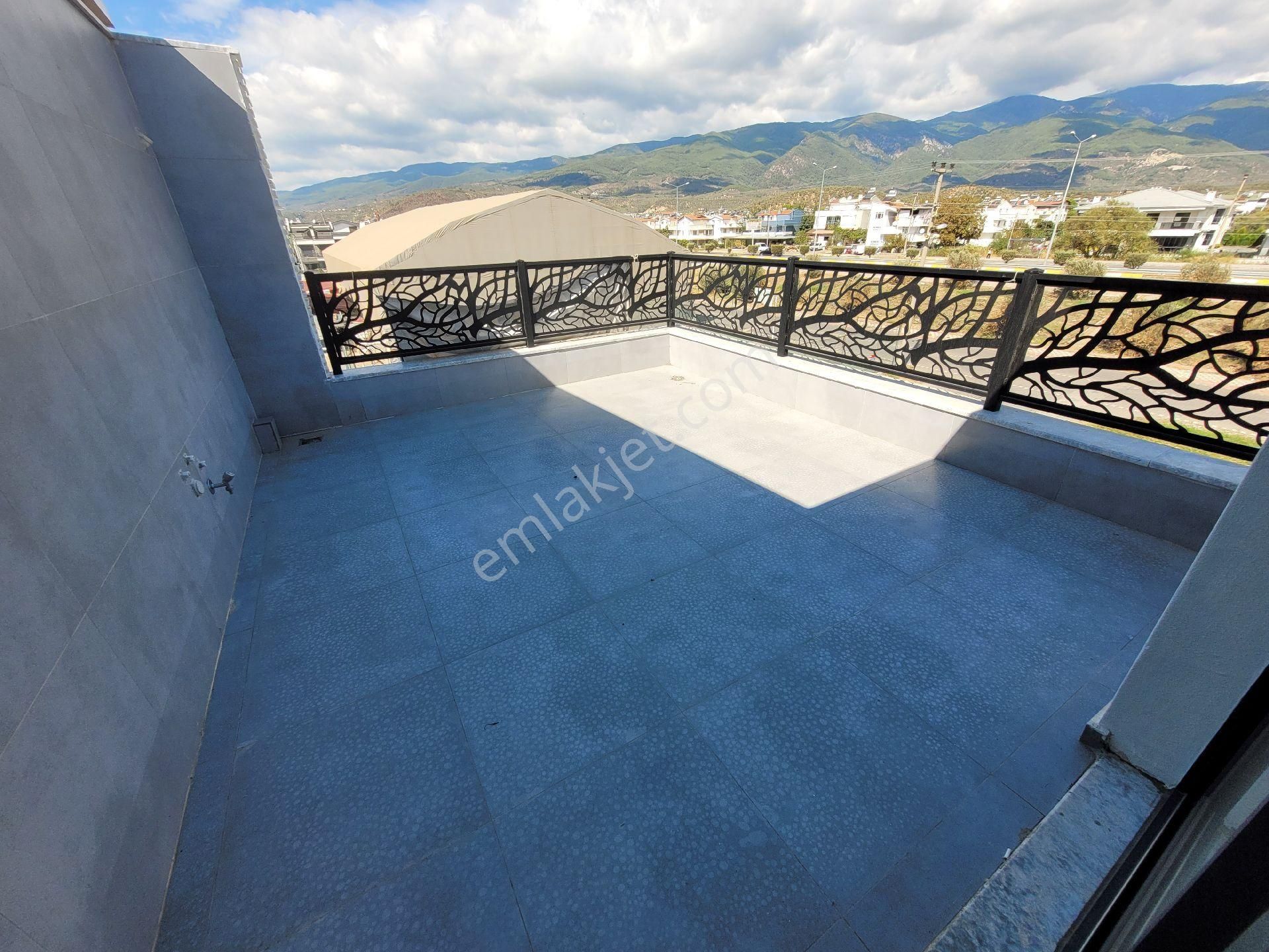 Güre'de Denize 50m 4+1 Villa - Görsel 29