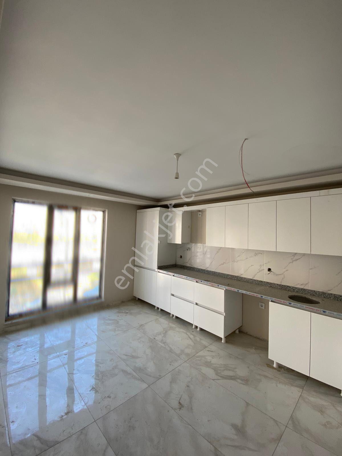 Vali Mithat Bey Mahallesinde 4+1 Site İçi Satılık Geniş Daire - Görsel 3