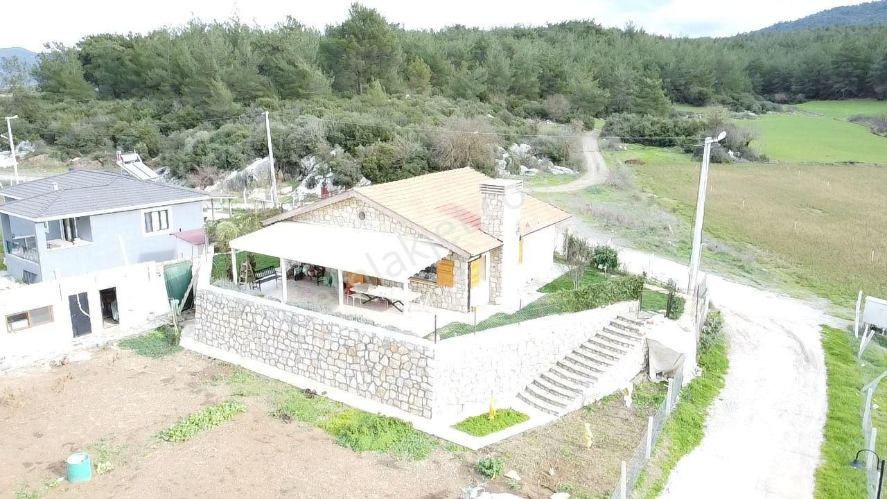 İzmir Menderes Te Satılık Taş Ev Ve