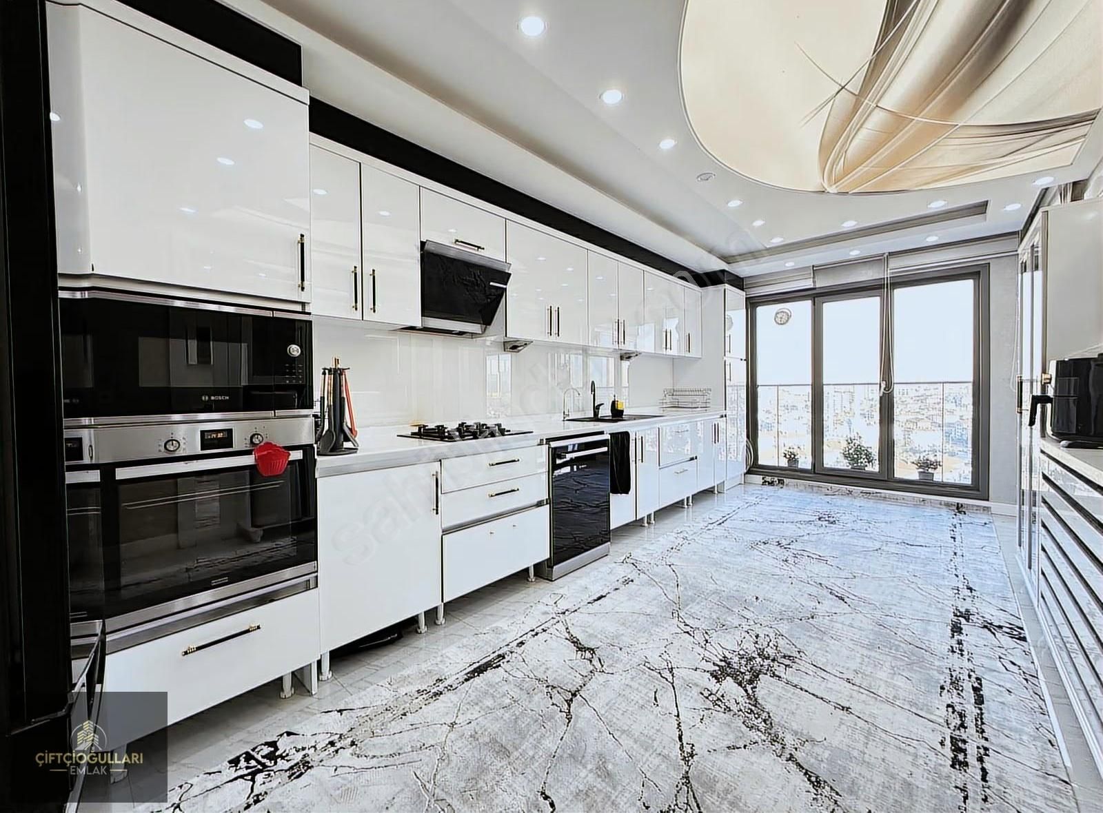 ▃çiftçioğullarından▃şehrin Merkezinde Manzaralı K.otoparklı 4+1