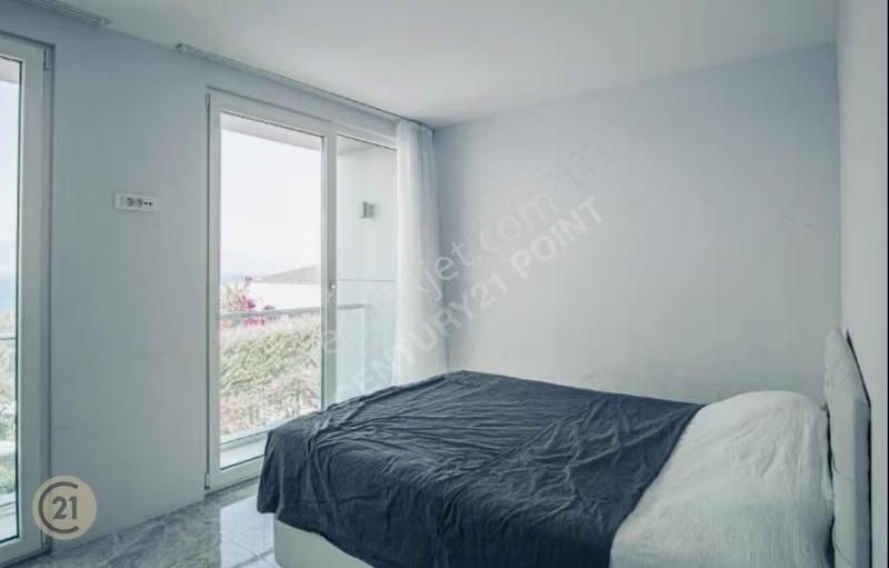 Adabükü Seba Solemar Sitesinde Denize Sıfır 3+1