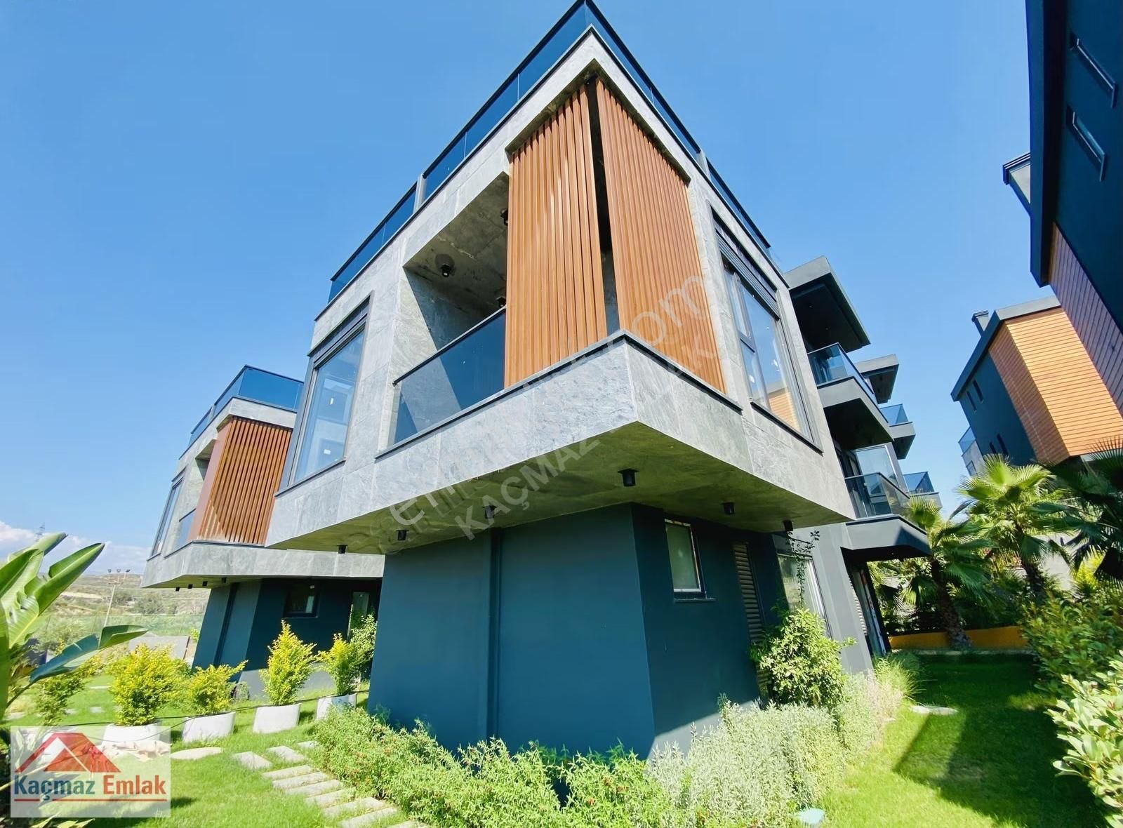 Fırsat!!! Evrendeki De Satılık Triplex