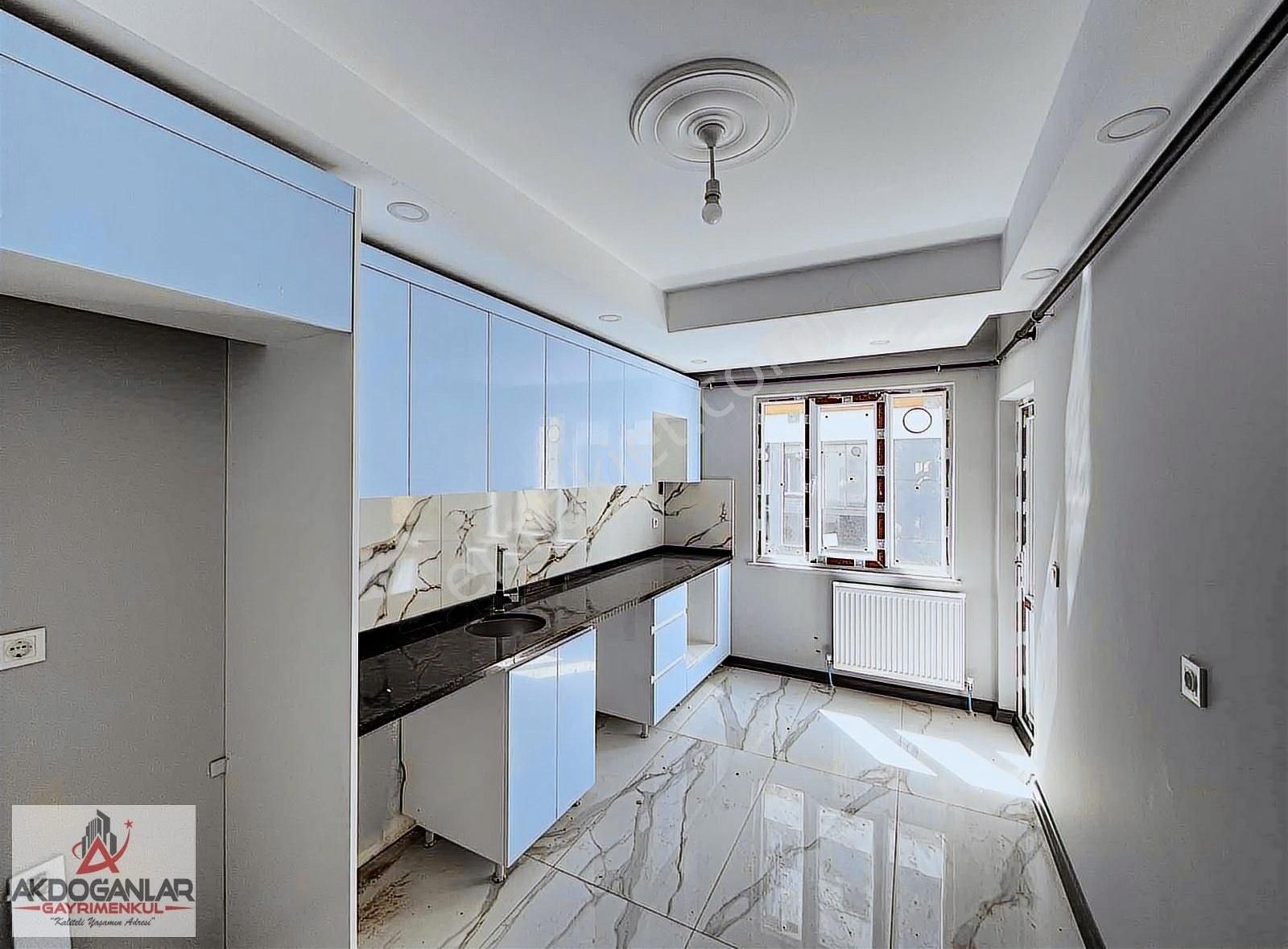 Akdoğanlardan İstasyon Tepe Mevkii Satılık Ön Cephe Sıfır 2+1