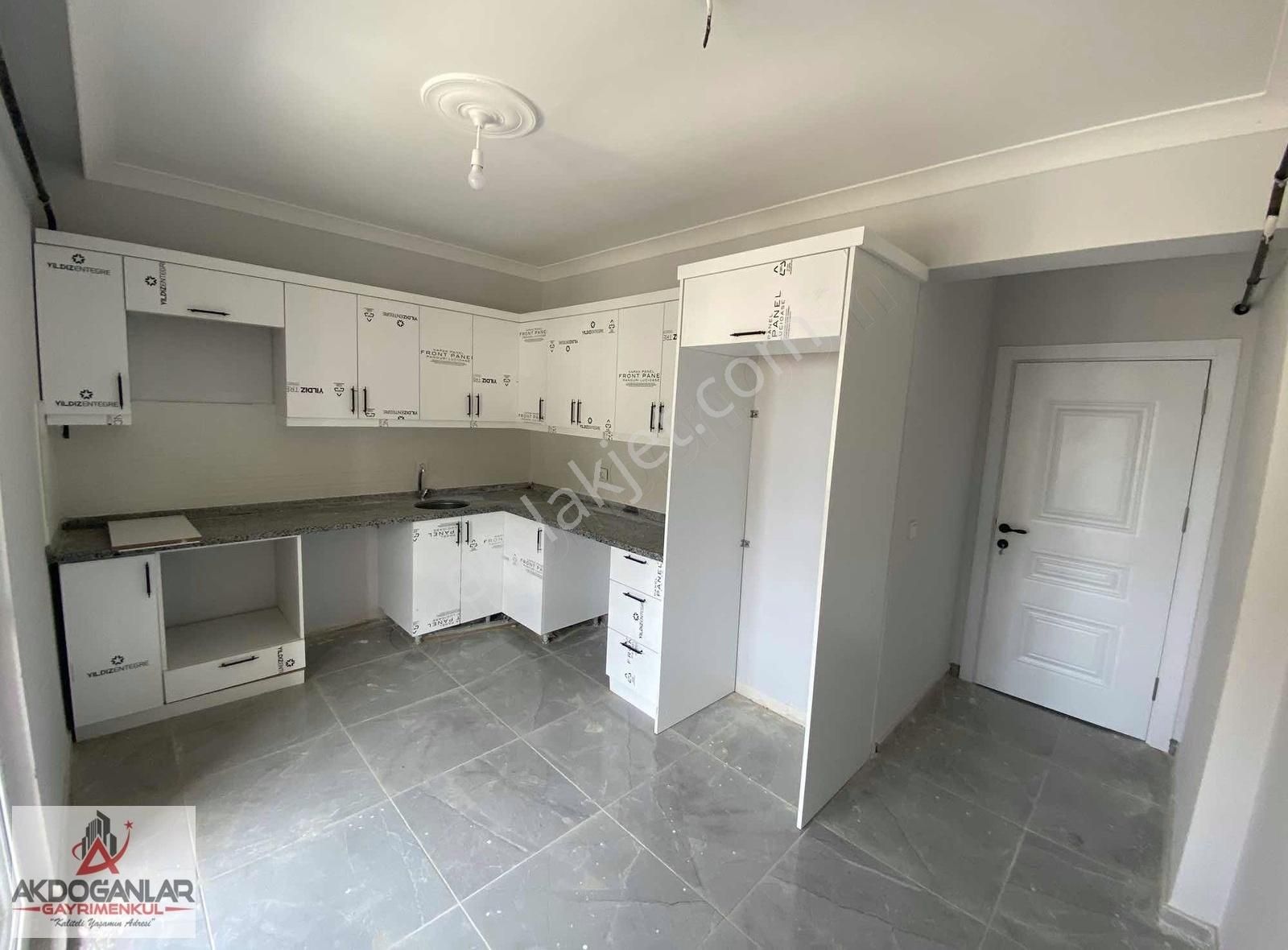 Akdoğanlardan İstasyonda Site İçinde Arakat İskanlı Satılık 3+1