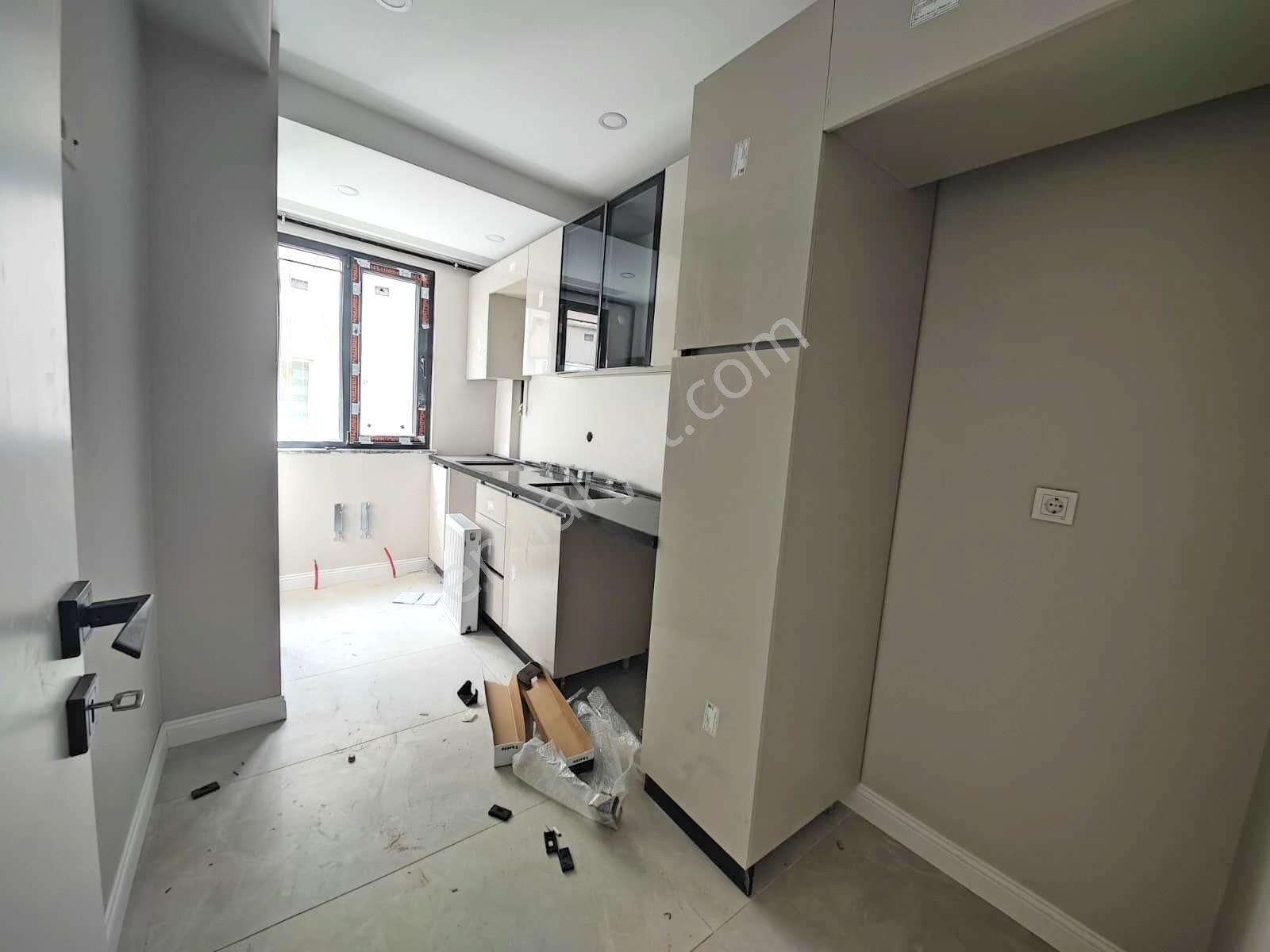 Yıldız'dan Yenibosna E5 Metro Yakını Geniş Mükemmel Sıfır Arakat Daire - Görsel 9