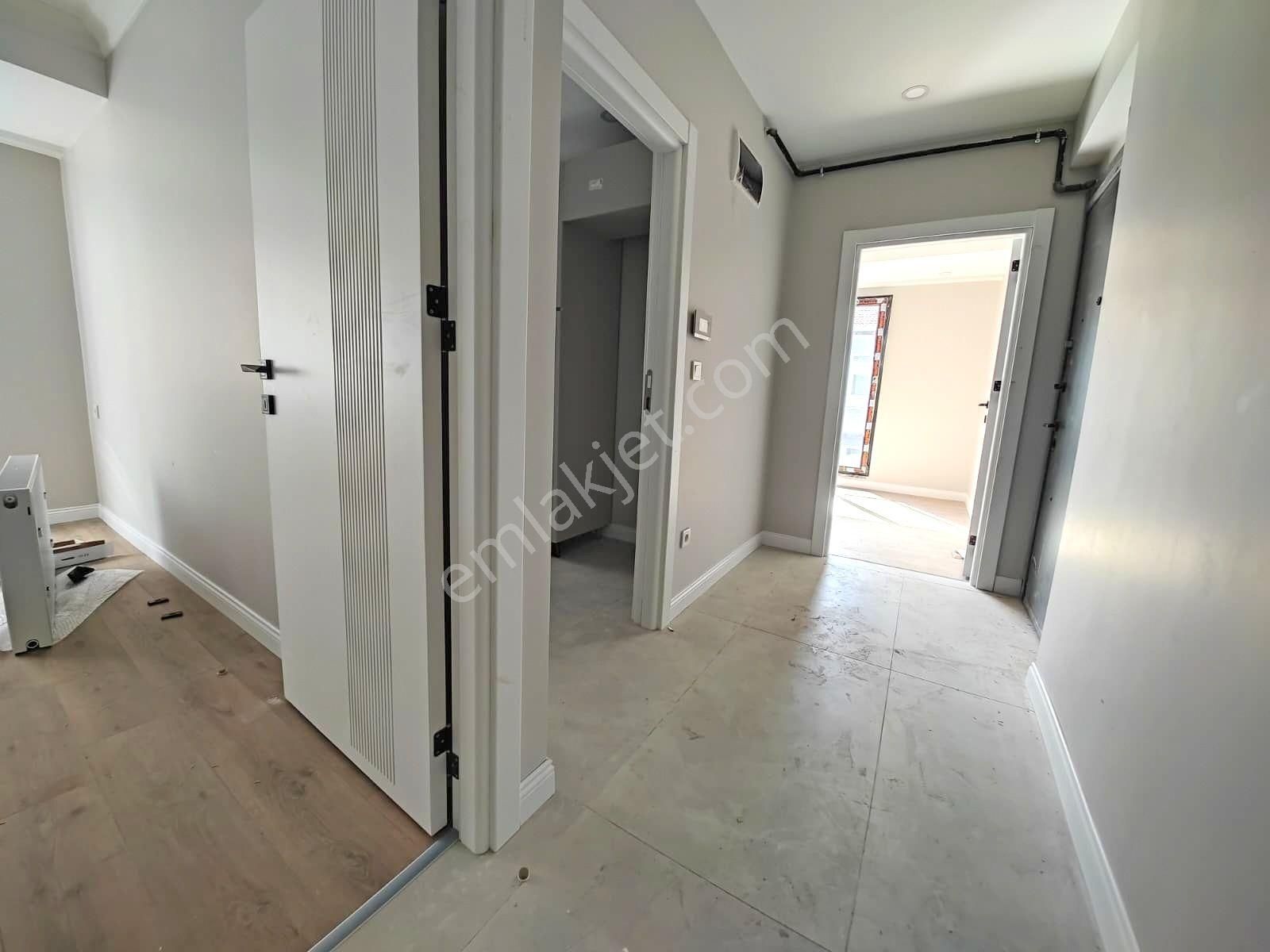 Yıldız'dan Yenibosna E5 Metro Yakını Geniş Mükemmel Sıfır Arakat Daire - Görsel 11
