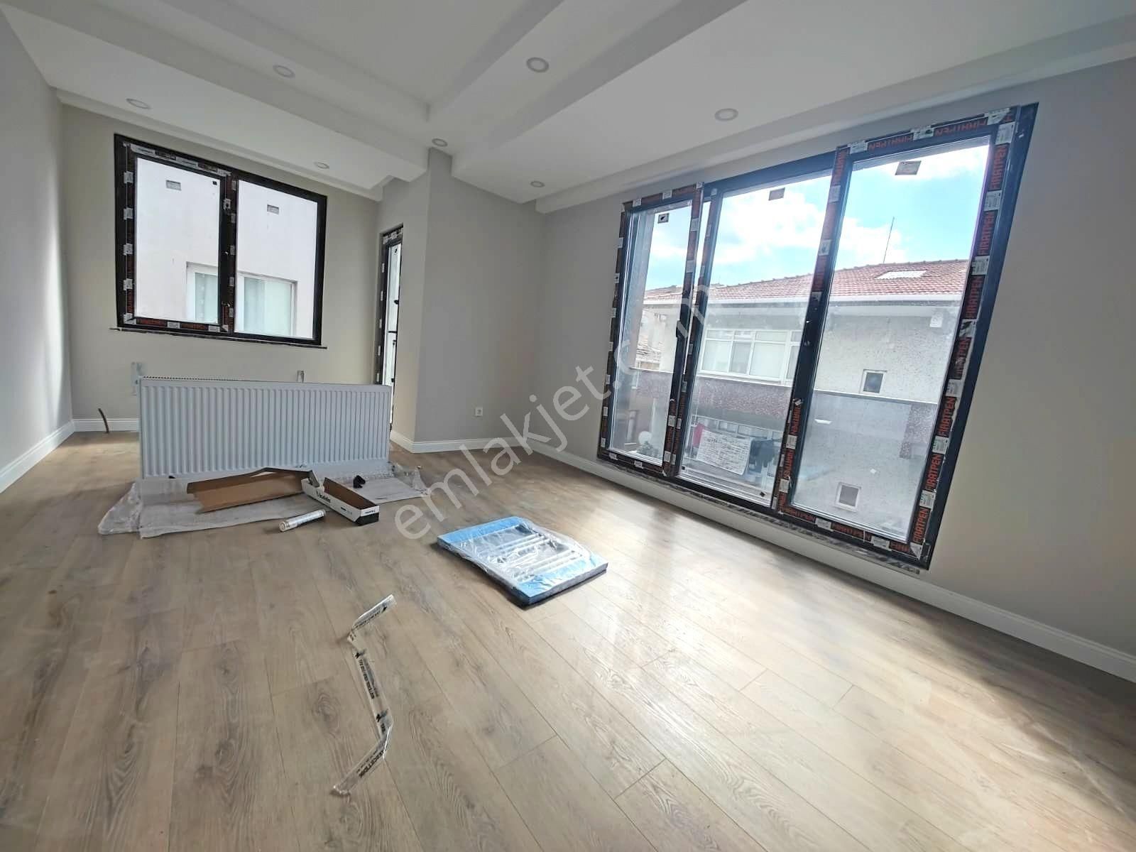 Yıldız'dan Yenibosna E5 Metro Yakını Geniş Mükemmel Sıfır Arakat Daire - Görsel 3