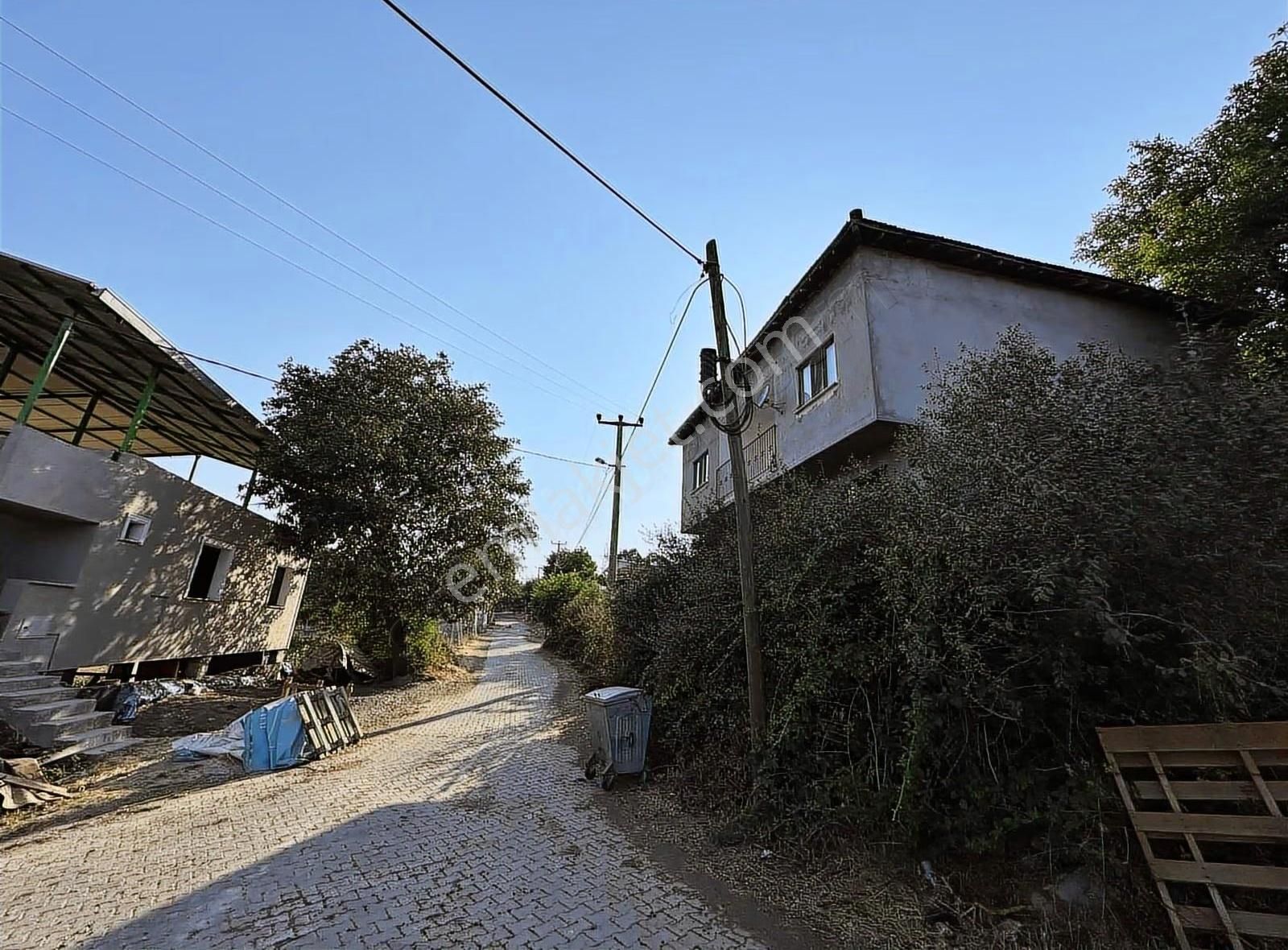 Özdemirden Köy Yerleşim İçerisinde Yatırımlık Fırsat Arazi