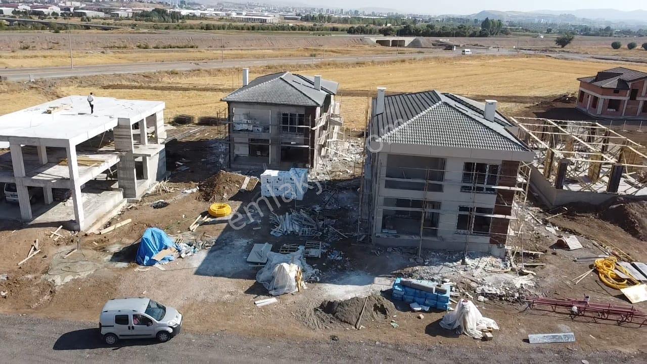 Sivas’ın Gözde Mahallesinde Yol Üstü Konumda Satılık Lüks Villalar - Görsel 10