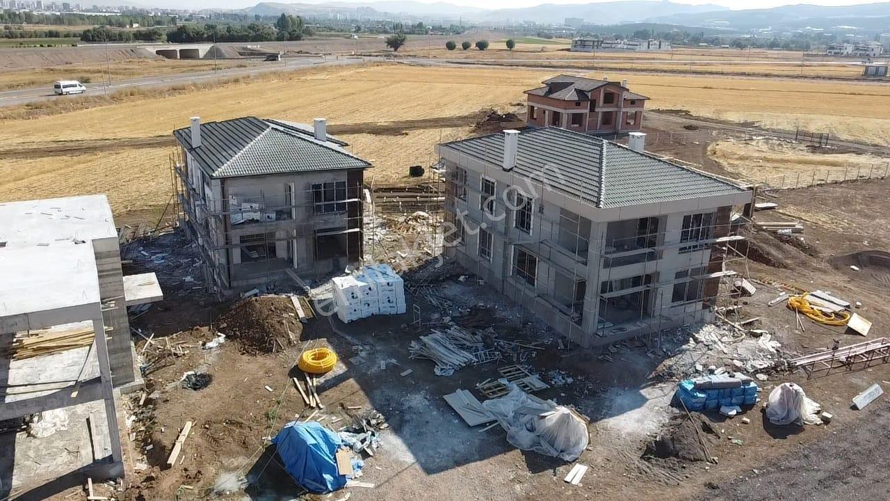 Sivas’ın Gözde Mahallesinde Yol Üstü Konumda Satılık Lüks Villalar - Görsel 11