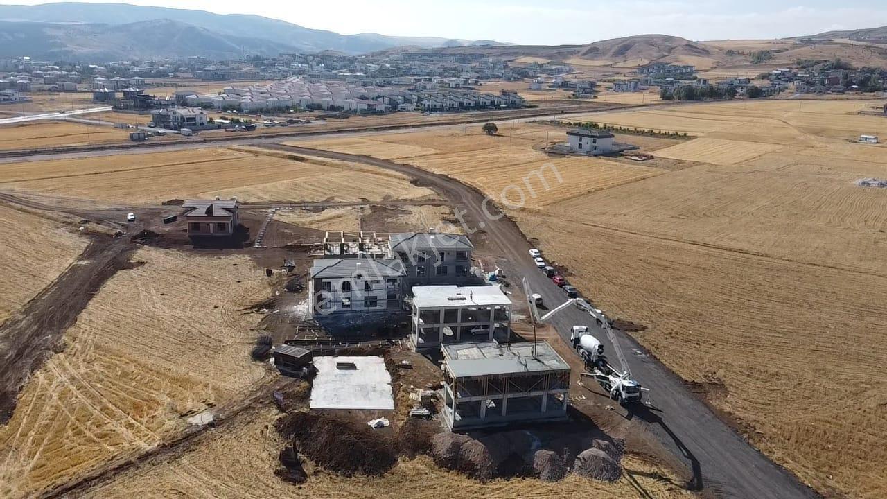 Sivas’ın Gözde Mahallesinde Yol Üstü Konumda Satılık Lüks Villalar - Görsel 17