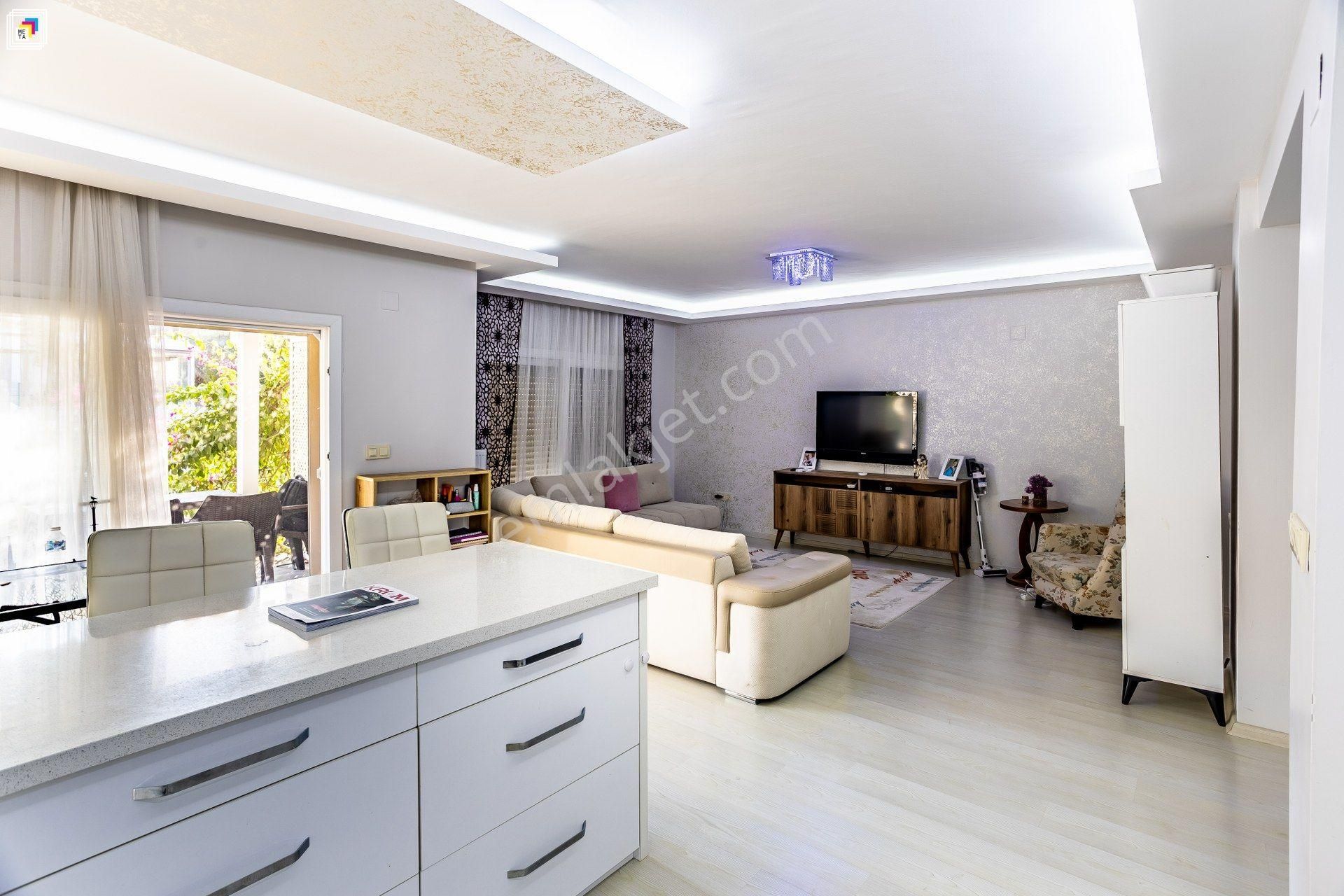 Urla Denizli Mah. Havuz Önü, Geniş Bahçeli Köşe Villa - Görsel 12