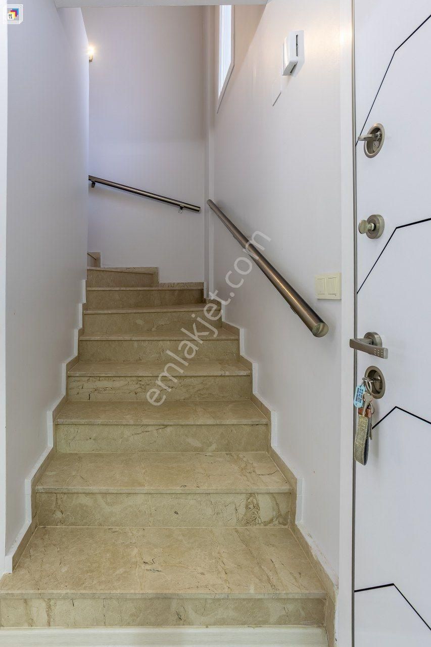 Urla Denizli Mah. Havuz Önü, Geniş Bahçeli Köşe Villa - Görsel 23