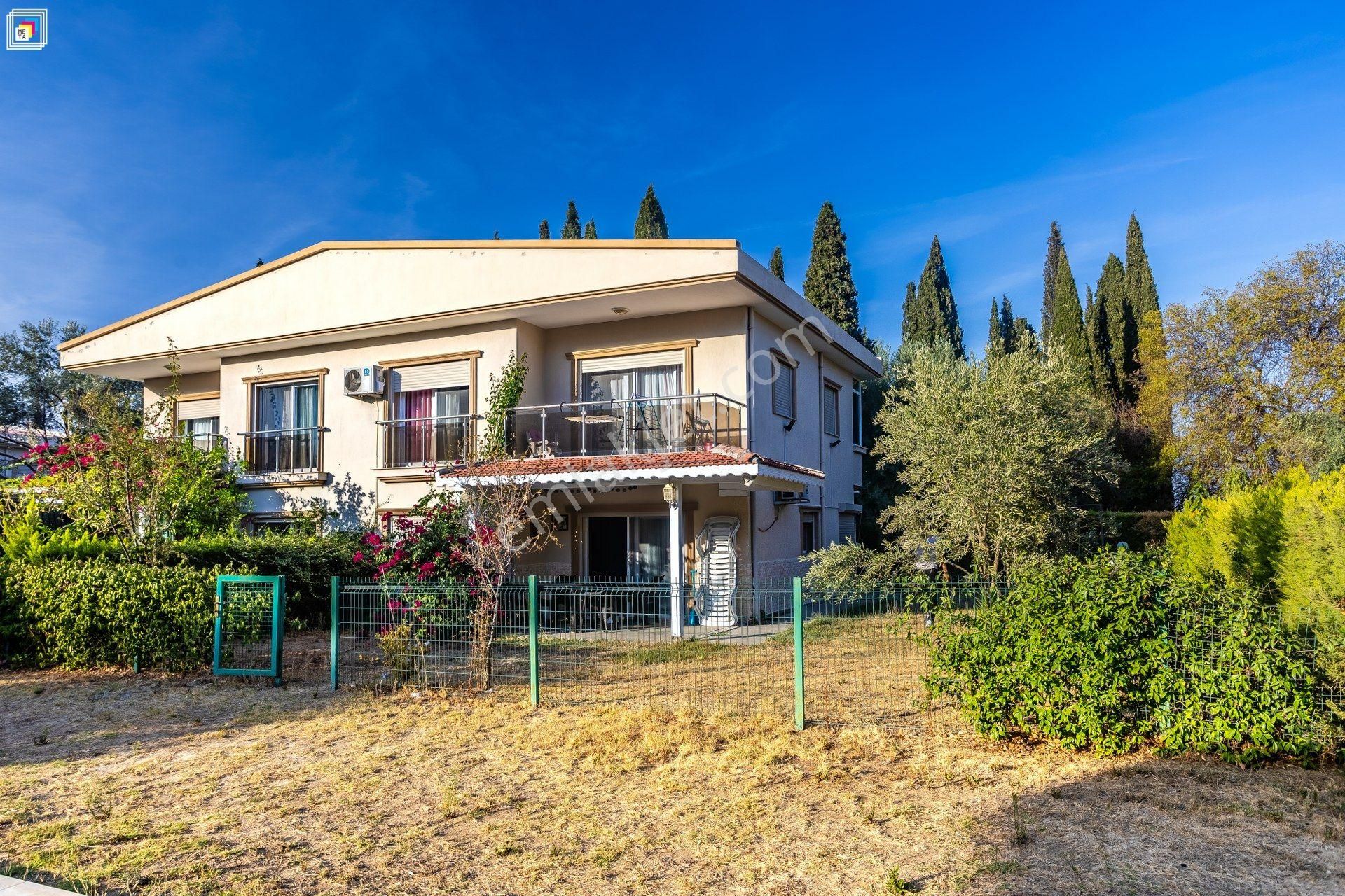 Urla Denizli Mah. Havuz Önü, Geniş Bahçeli Köşe Villa - Görsel 6