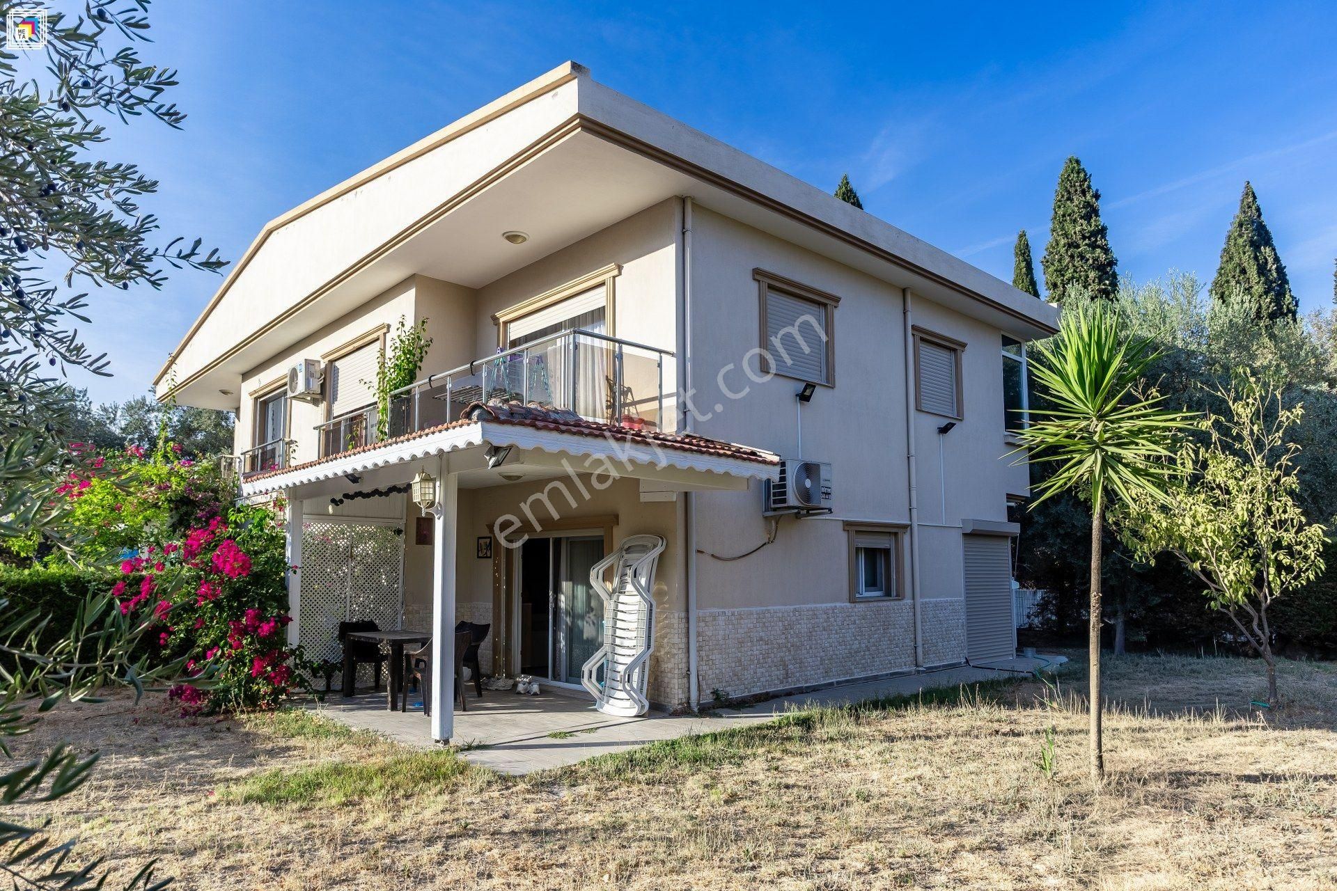 Urla Denizli Mah. Havuz Önü, Geniş Bahçeli Köşe Villa - Görsel 3