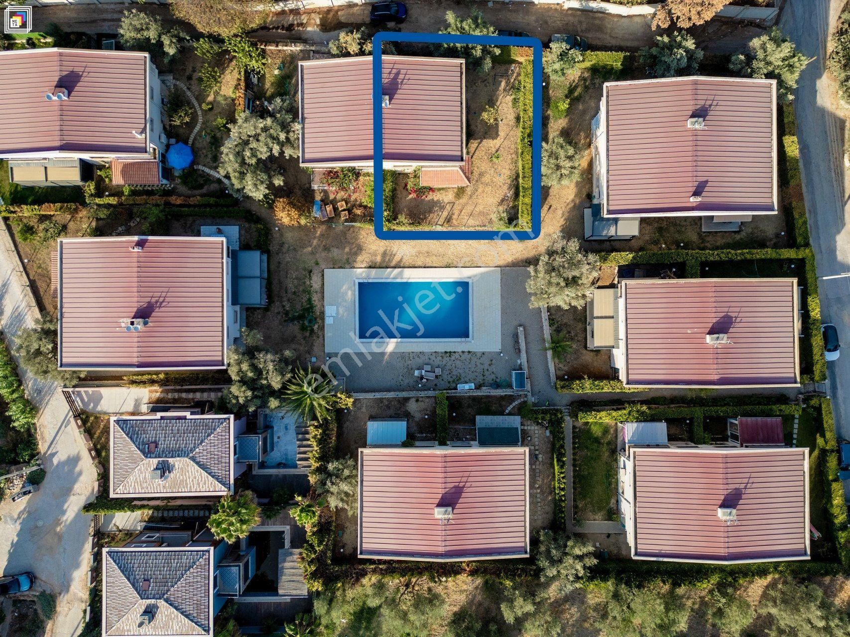 Urla Denizli Mah. Havuz Önü, Geniş Bahçeli Köşe Villa - Görsel 31