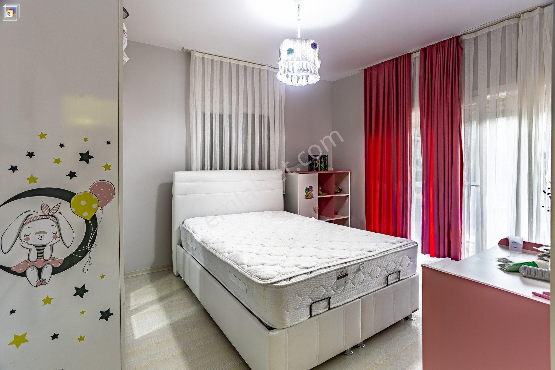 Urla Denizli Mah. Havuz Önü, Geniş Bahçeli Köşe Villa - Görsel 27