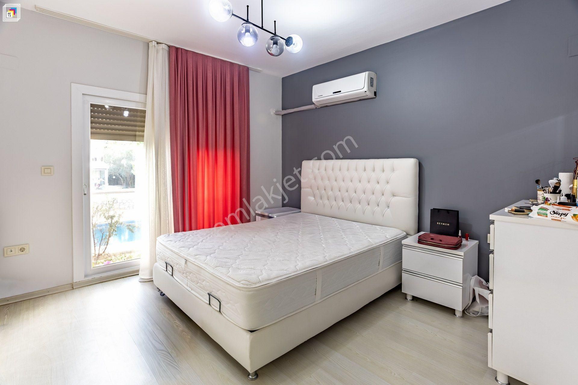 Urla Denizli Mah. Havuz Önü, Geniş Bahçeli Köşe Villa - Görsel 28