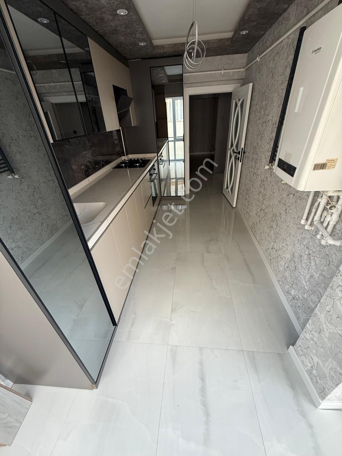 Mareşal Çakmak Mah'de Ara Katta Full Yapılı Satılık Daire - Görsel 2