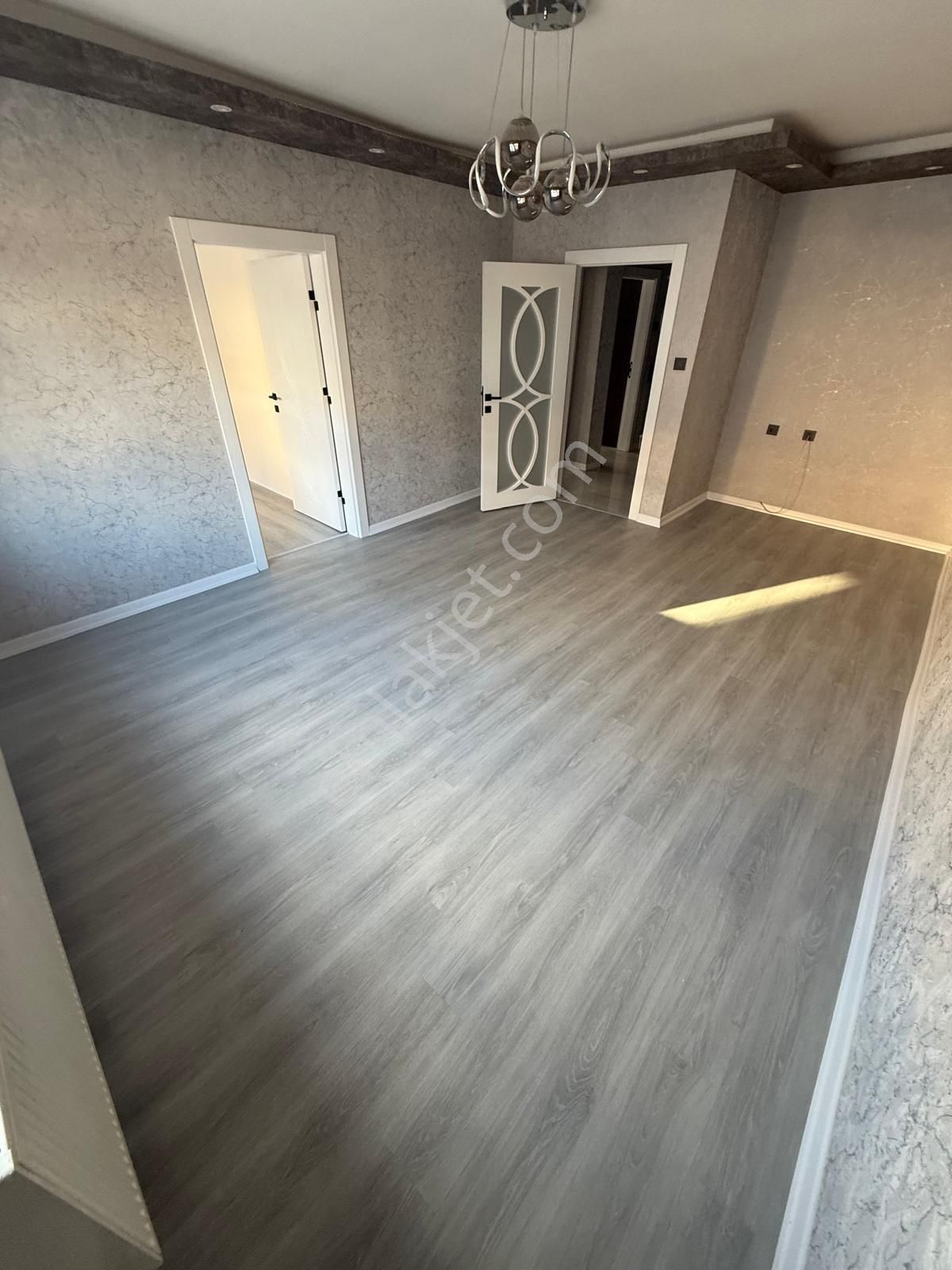 Mareşal Çakmak Mah'de Ara Katta Full Yapılı Satılık Daire - Görsel 15