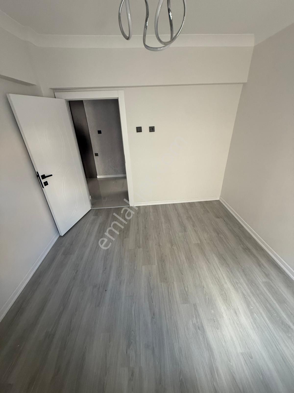 Mareşal Çakmak Mah'de Ara Katta Full Yapılı Satılık Daire - Görsel 4