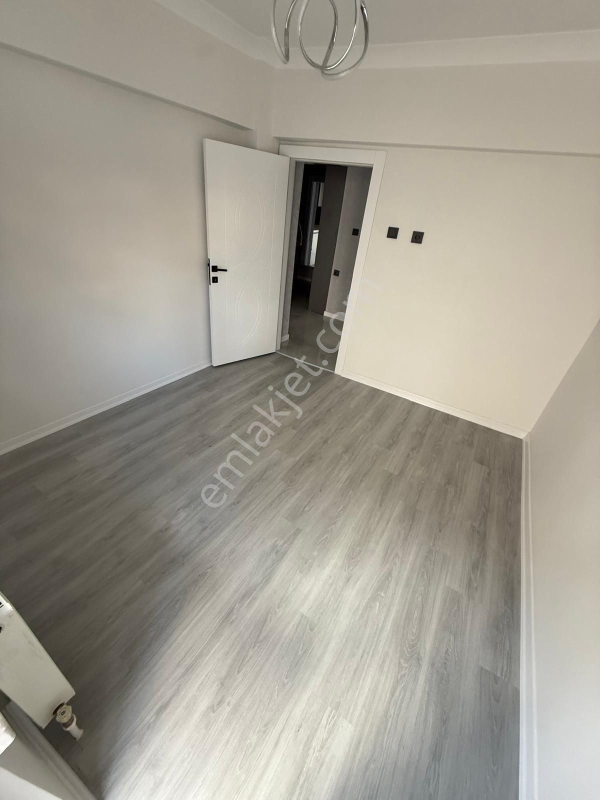 Mareşal Çakmak Mah'de Ara Katta Full Yapılı Satılık Daire - Görsel 8