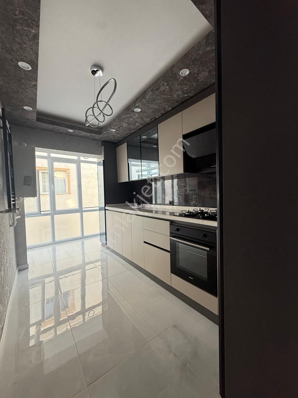 Mareşal Çakmak Mah'de Ara Katta Full Yapılı Satılık Daire - Görsel 3