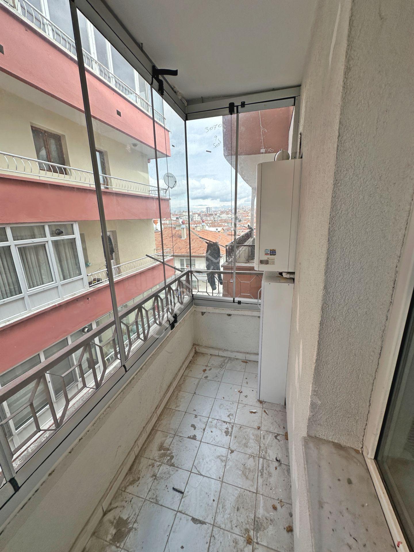 Şafaktepe Mahallesinde Ara Katta Full Yapılı Çift Balkonlu 3+1 Satılık Daire - Görsel 23