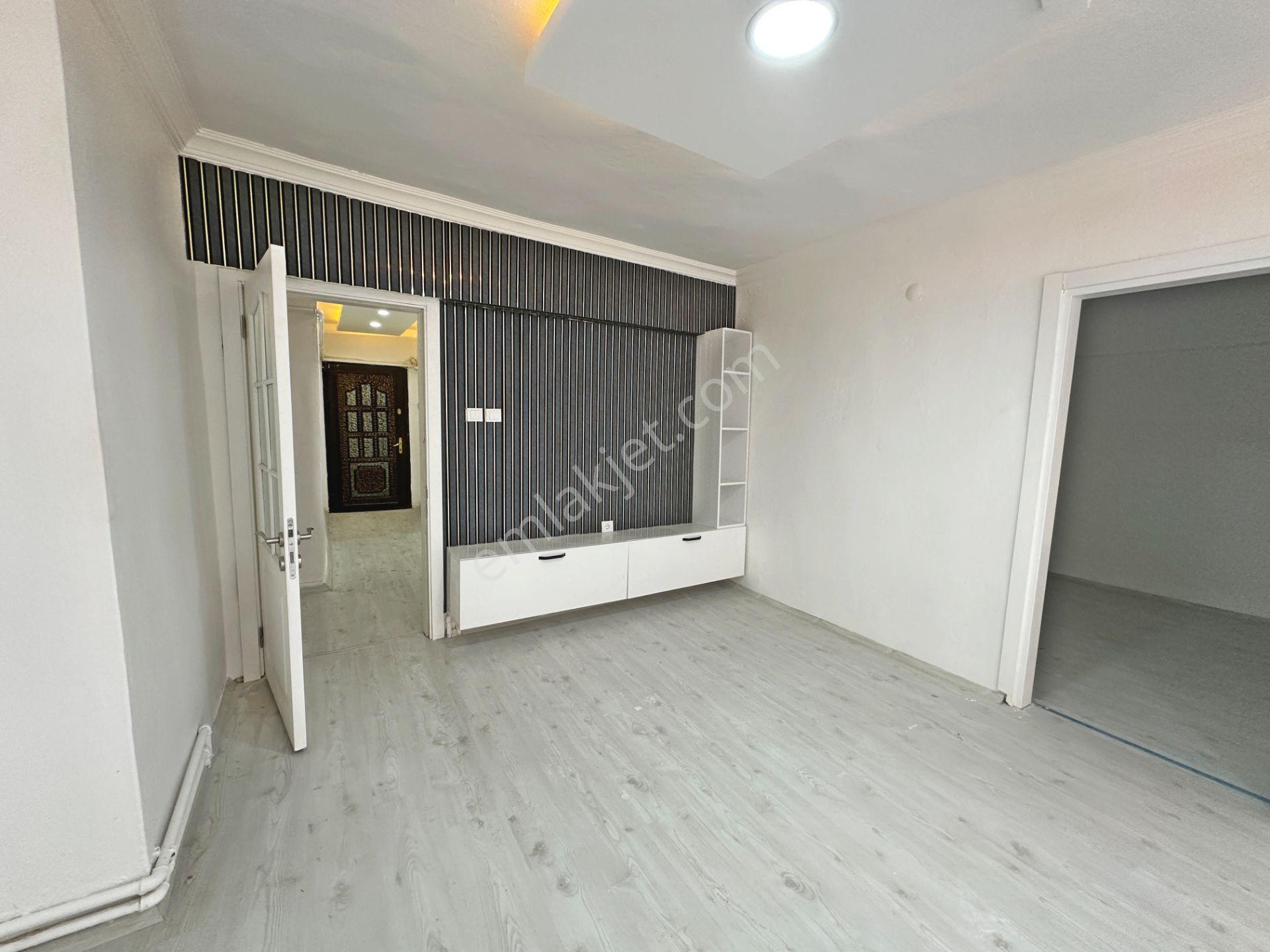 Şafaktepe Mahallesinde Ara Katta Full Yapılı Çift Balkonlu 3+1 Satılık Daire - Görsel 3