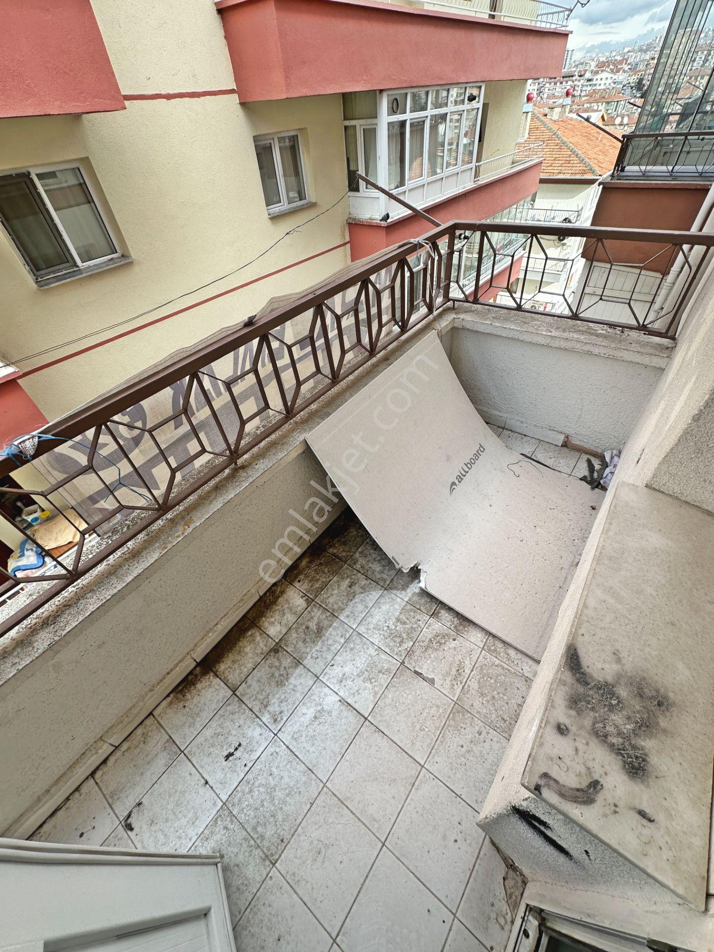 Şafaktepe Mahallesinde Ara Katta Full Yapılı Çift Balkonlu 3+1 Satılık Daire - Görsel 10
