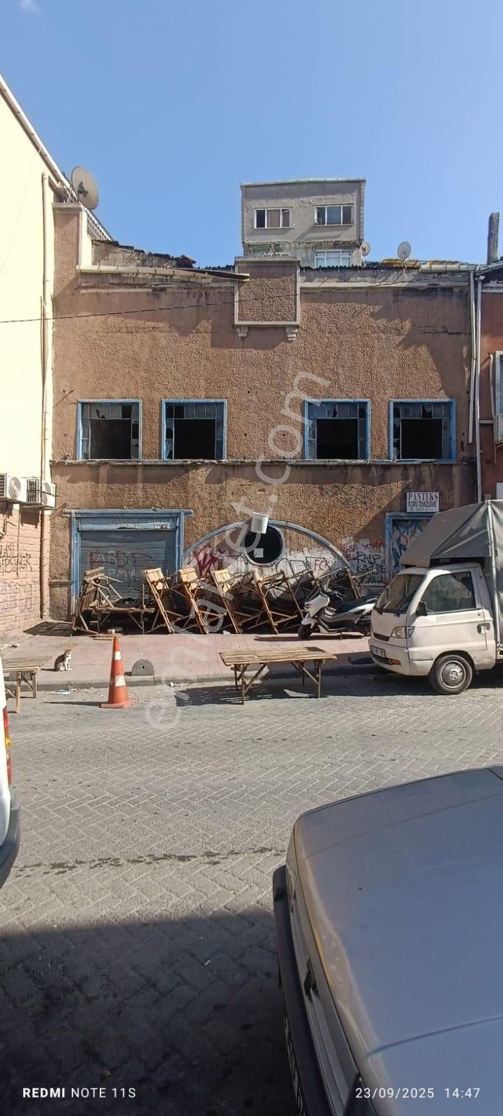 Beyoğlun Bostan Mahallesinde Muhteşem Konumda /179m2 / Yıkılıp Yapılmaya Müsait Satılık Bina