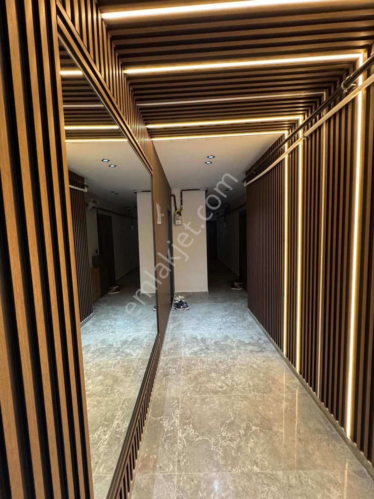 Avcılar Cihangirde Harika Malzemelere Sahip Geniş Kullanışlı 2+1 Daire